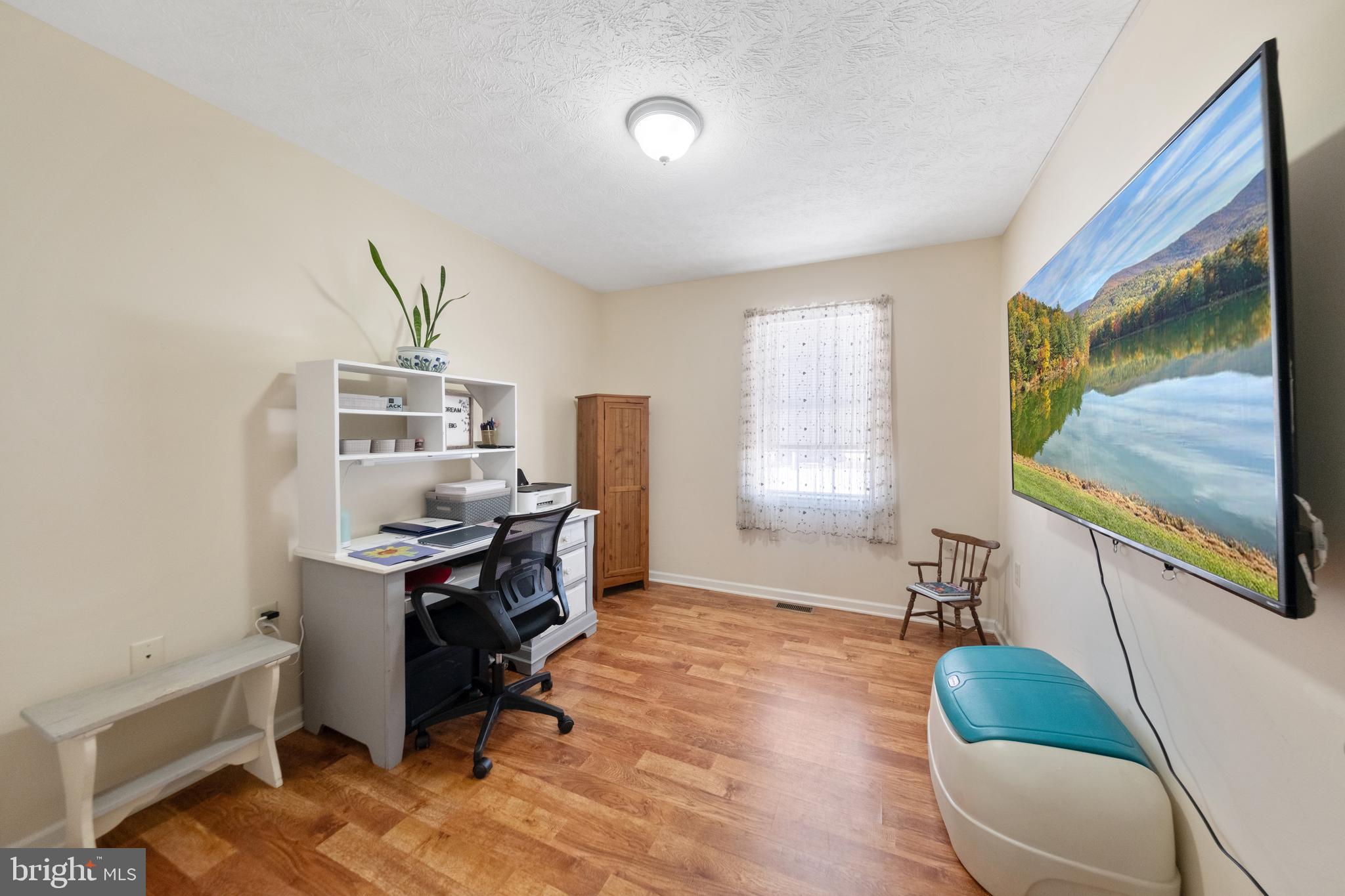 CREEKSIDE - Residential