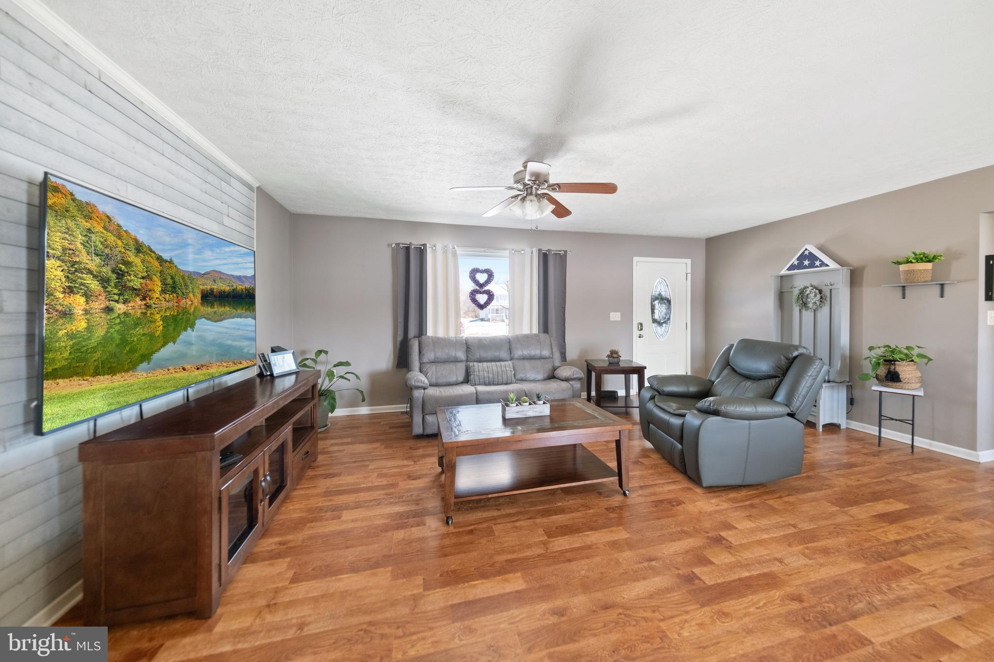 CREEKSIDE - Residential