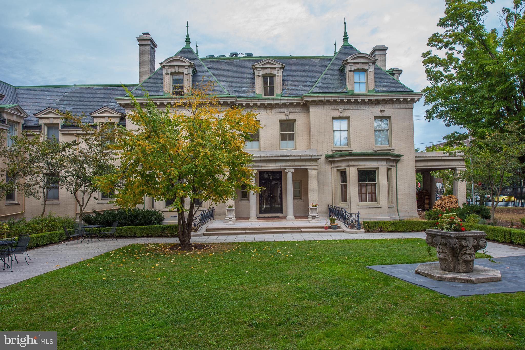 UNIVERSITY CITY - Residential