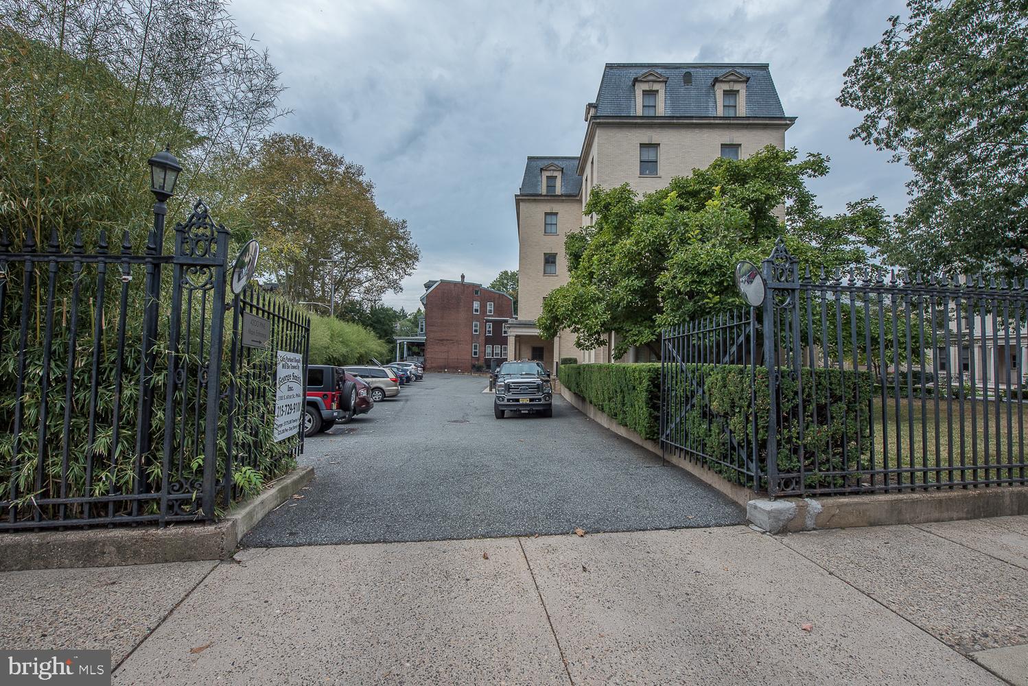 UNIVERSITY CITY - Residential