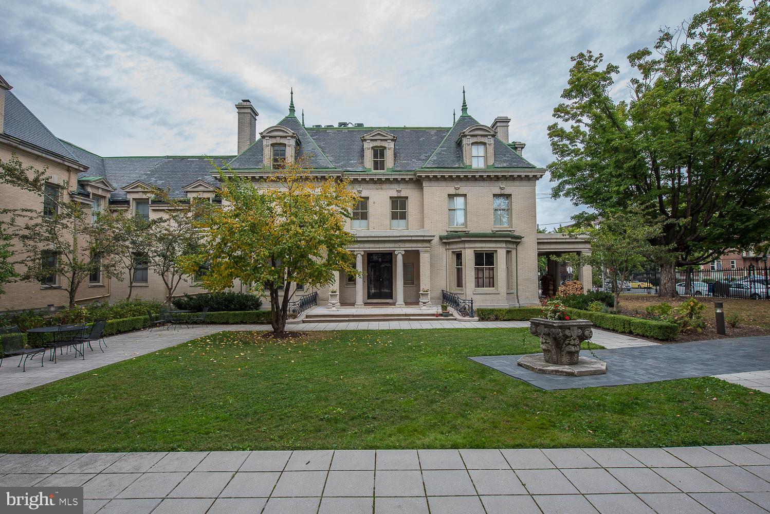 UNIVERSITY CITY - Residential