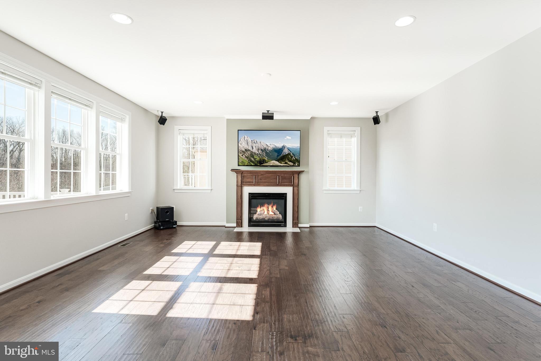 STONEWALL MANOR - Residential