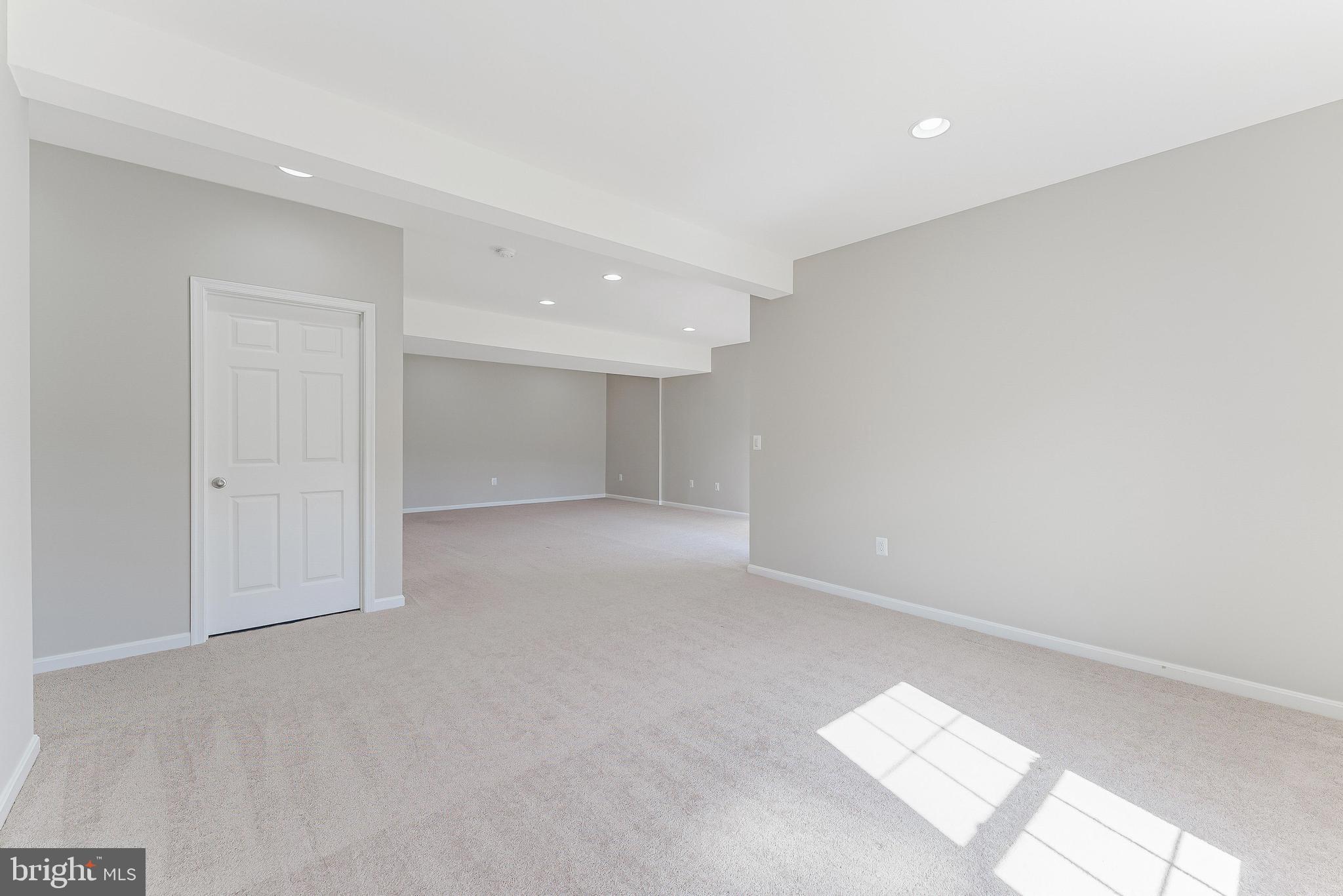 STONEWALL MANOR - Residential