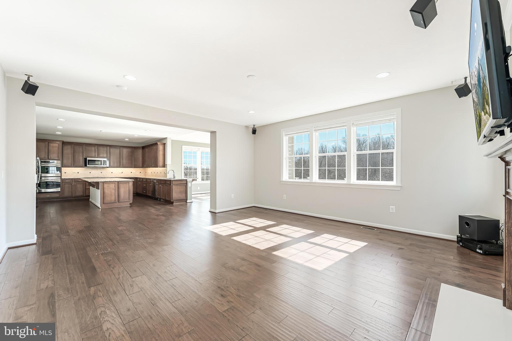 STONEWALL MANOR - Residential