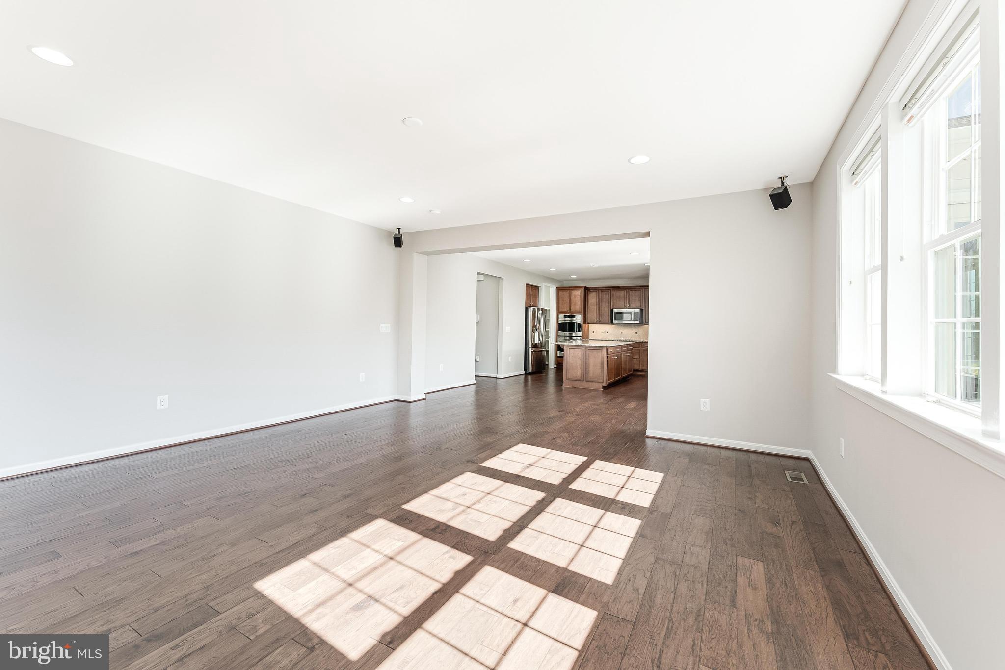 STONEWALL MANOR - Residential