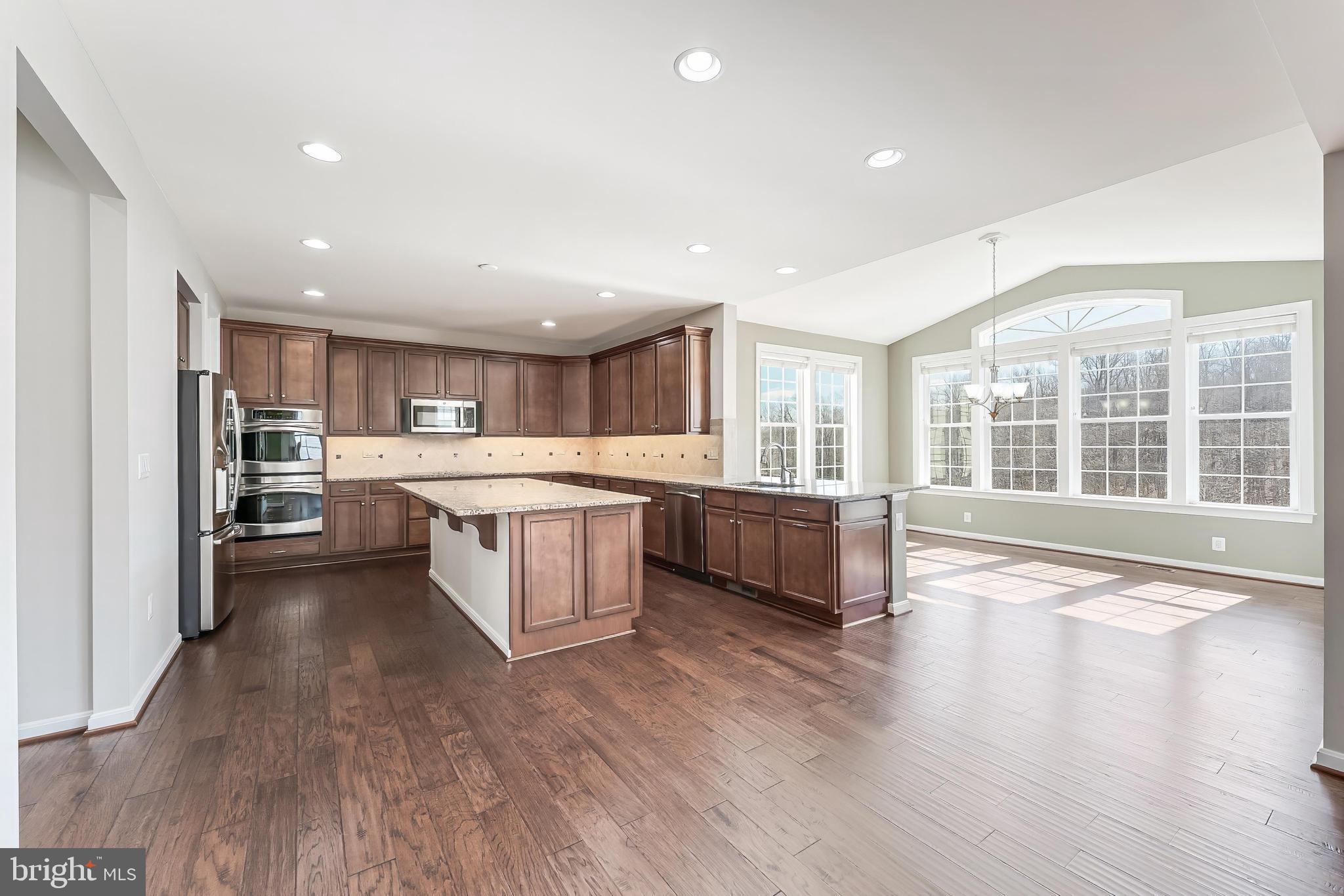 STONEWALL MANOR - Residential