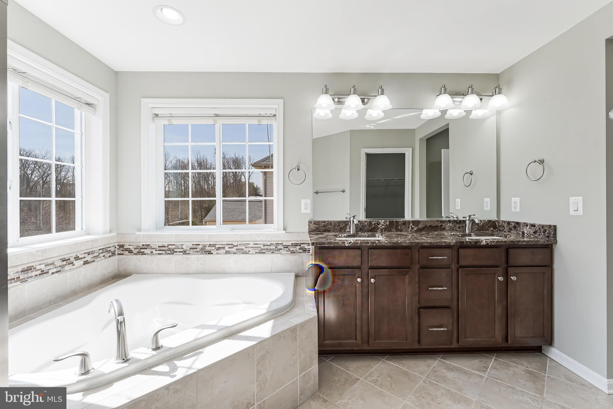 STONEWALL MANOR - Residential