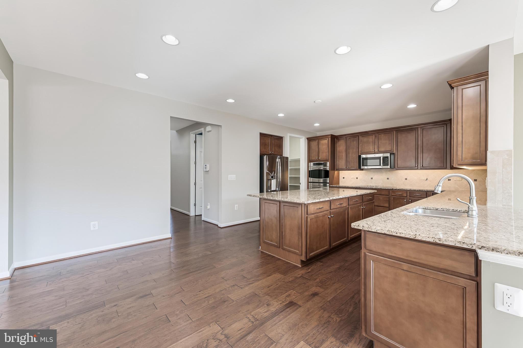 STONEWALL MANOR - Residential