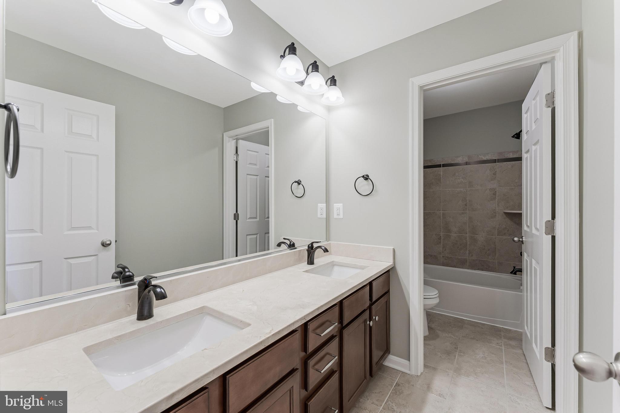 STONEWALL MANOR - Residential