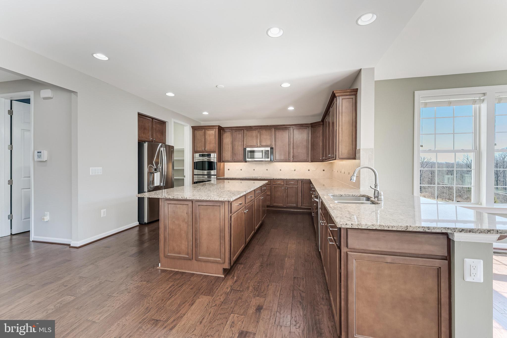 STONEWALL MANOR - Residential