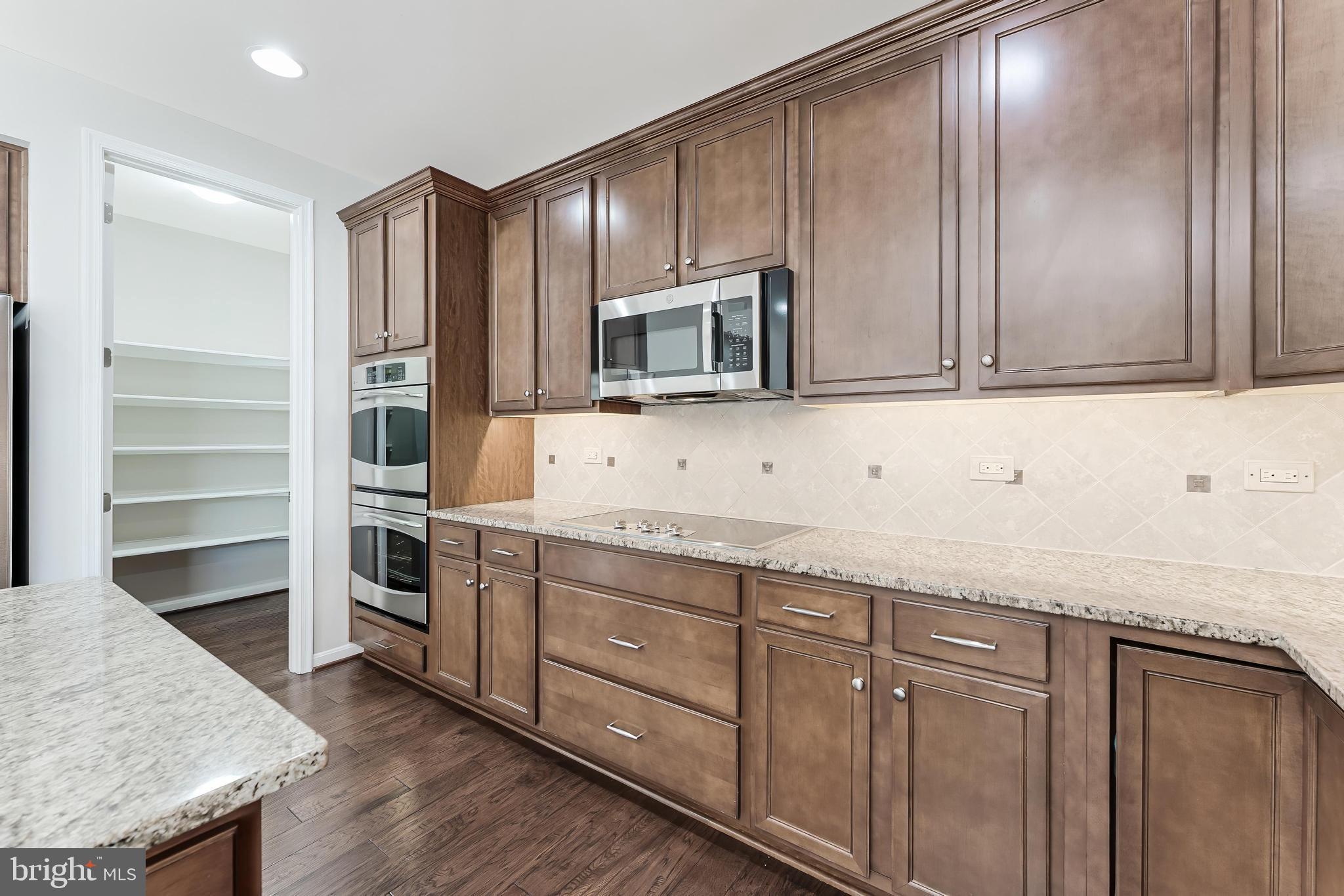 STONEWALL MANOR - Residential