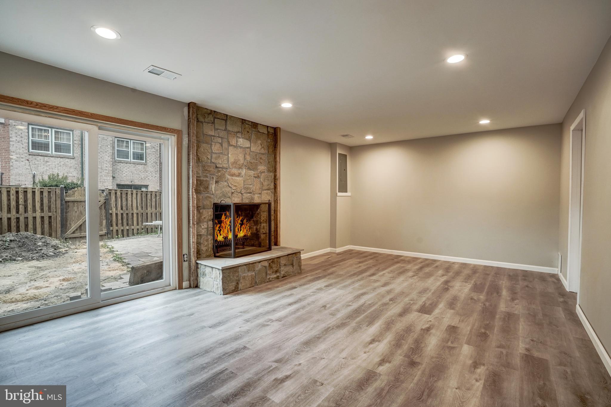 ROYAL COURT - Residential Lease