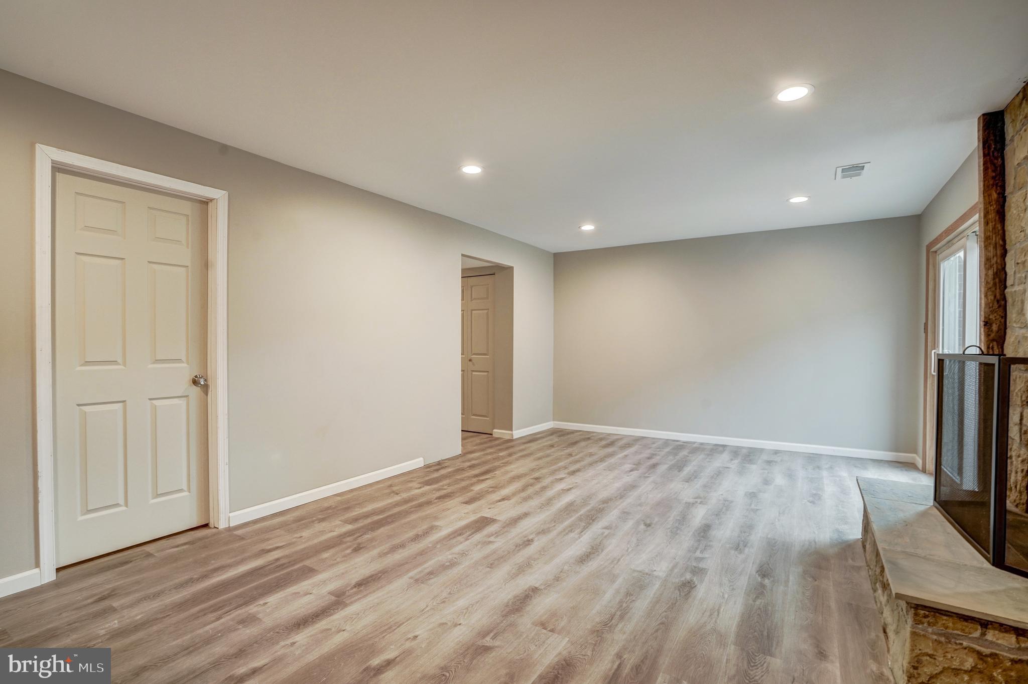 ROYAL COURT - Residential Lease