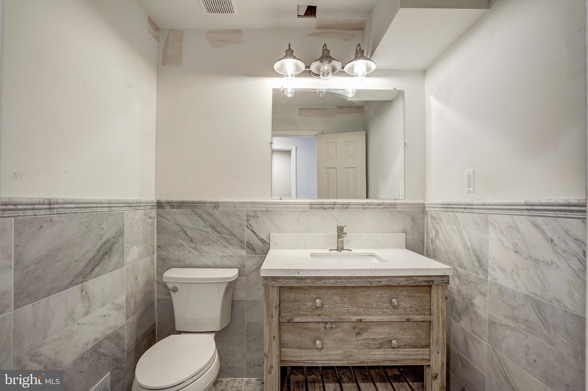 ROYAL COURT - Residential Lease