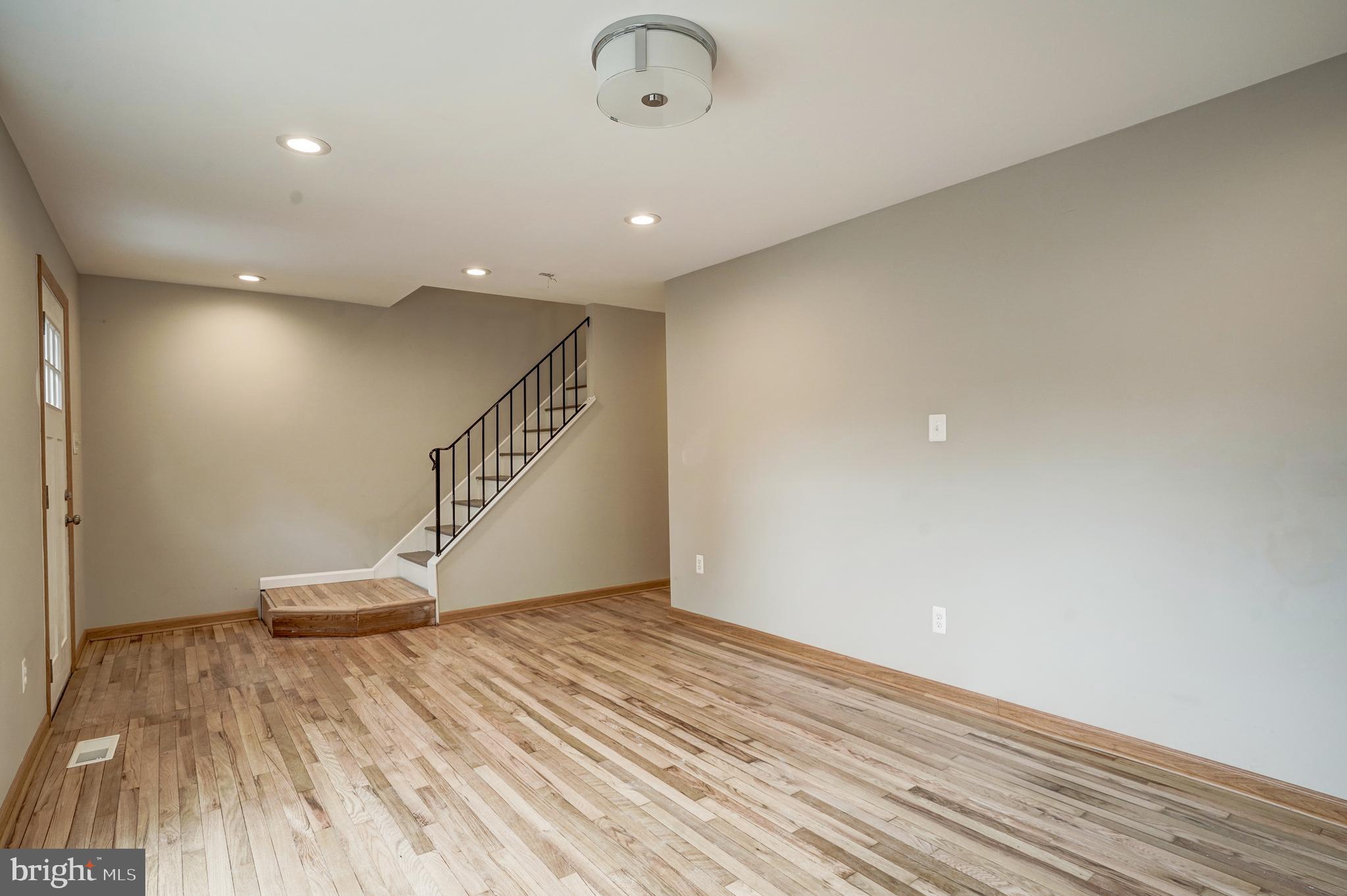 ROYAL COURT - Residential Lease