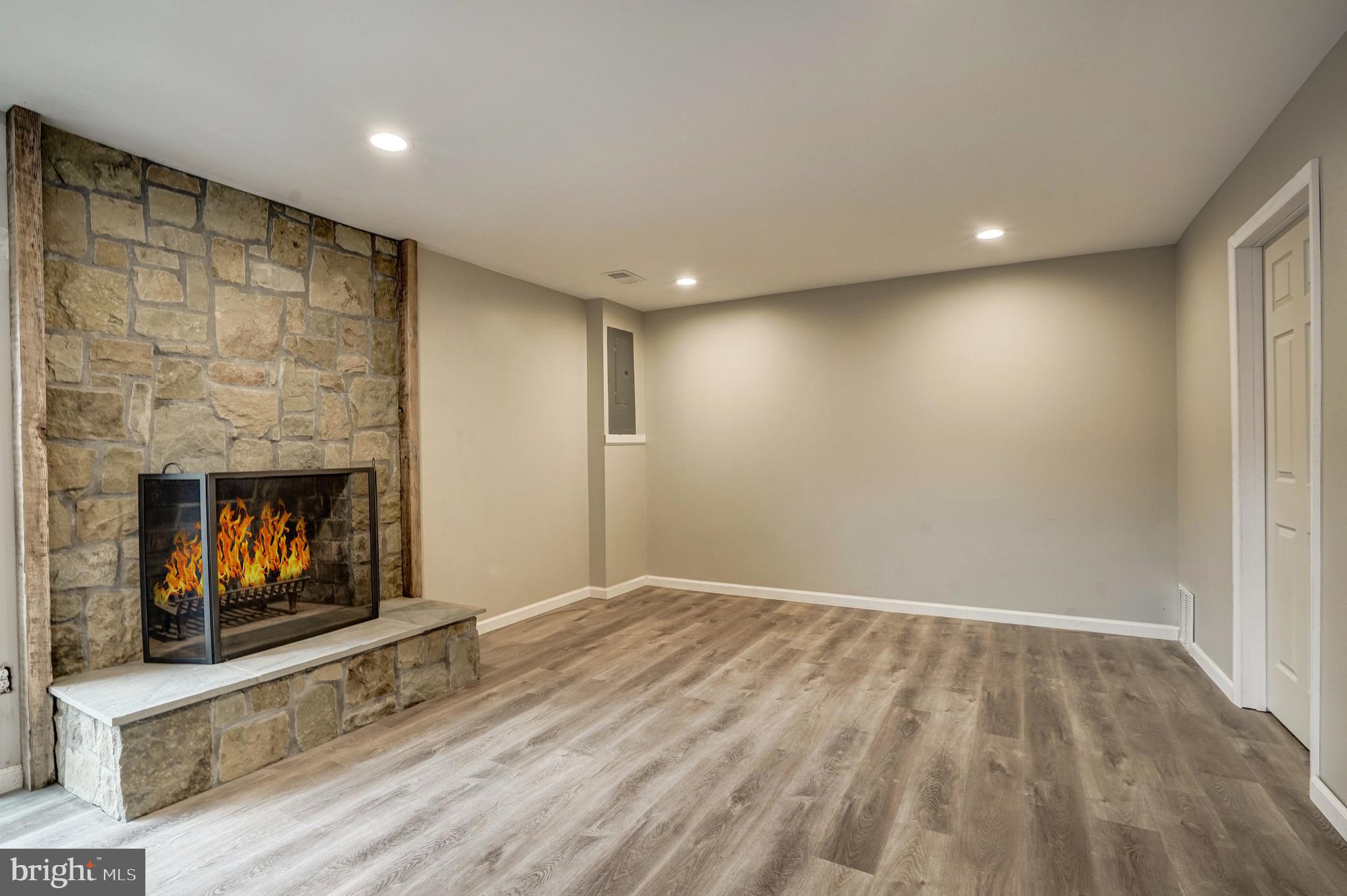 ROYAL COURT - Residential Lease