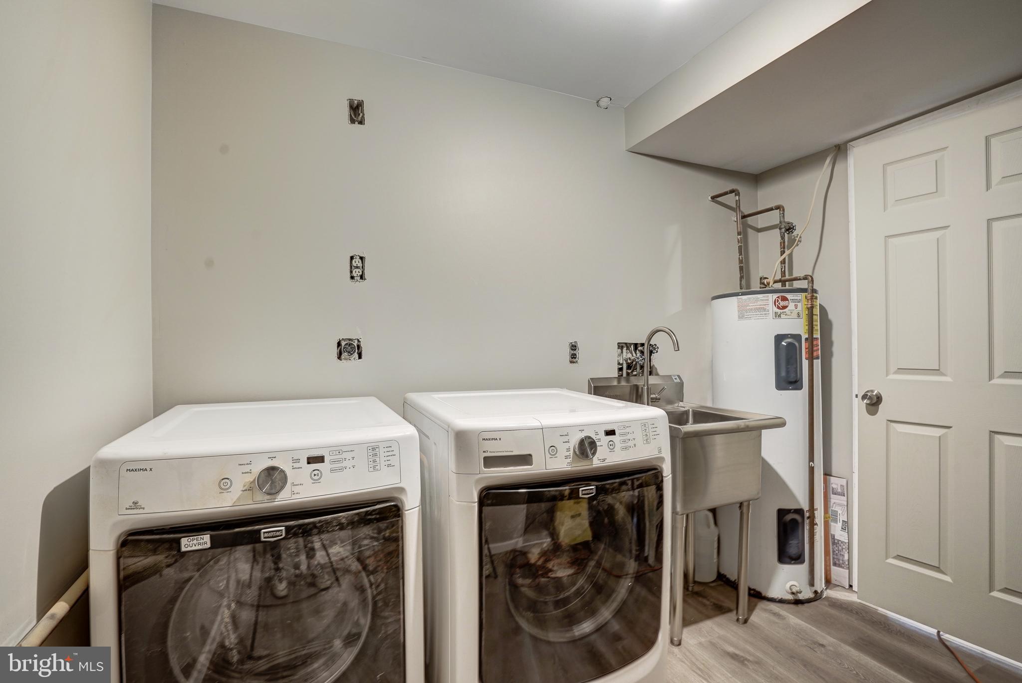 ROYAL COURT - Residential Lease