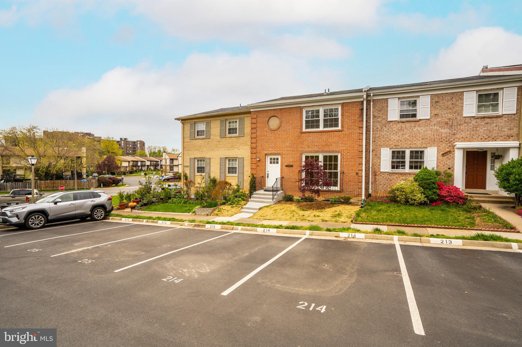 ROYAL COURT - Residential Lease