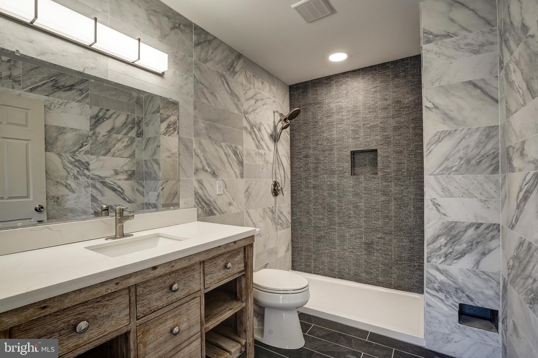 ROYAL COURT - Residential Lease