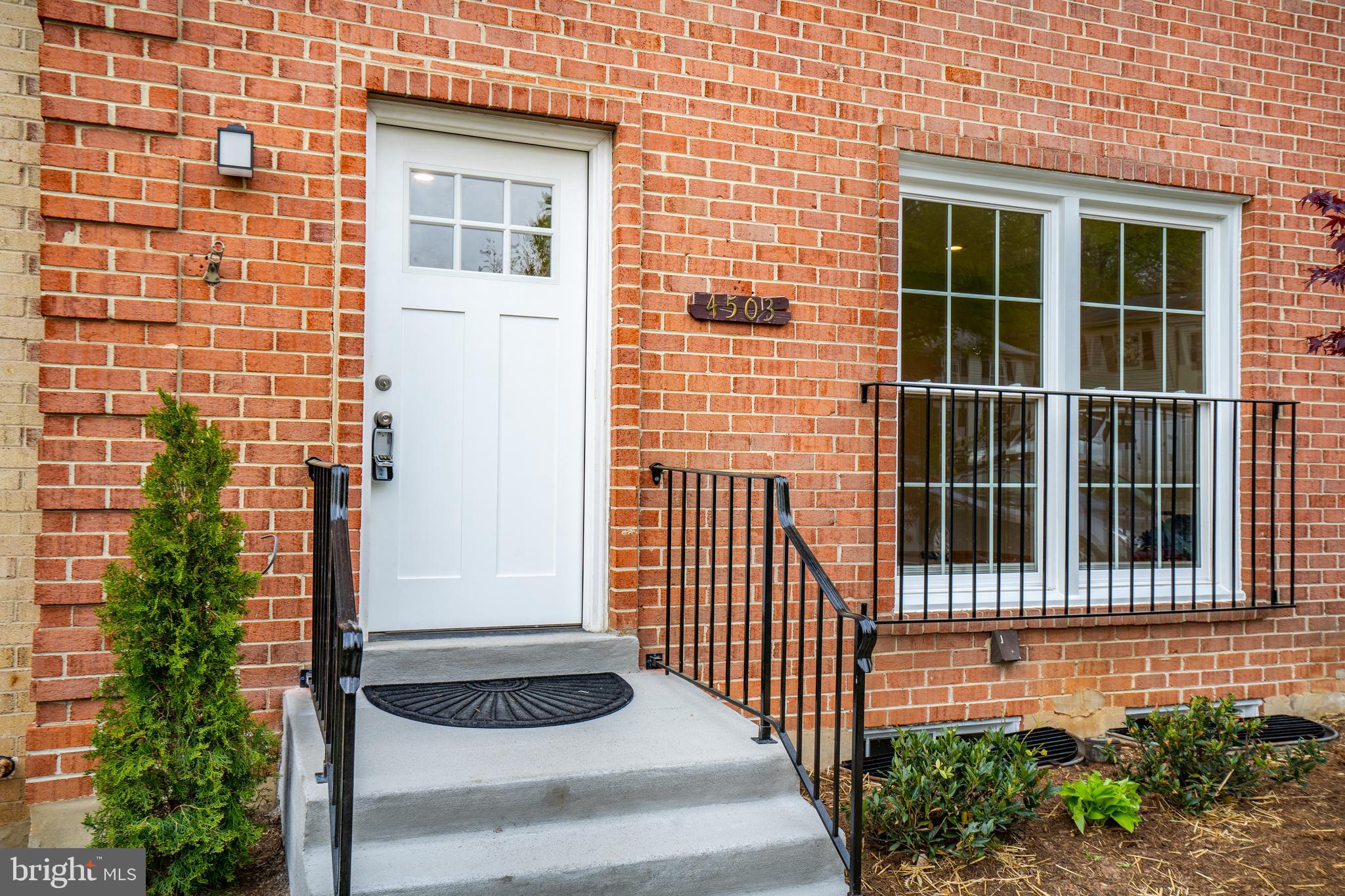 ROYAL COURT - Residential Lease