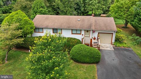 Homes For Sale - 260 Friendship Road<br/> Middlesex County, CRANBURY, NJ 08512