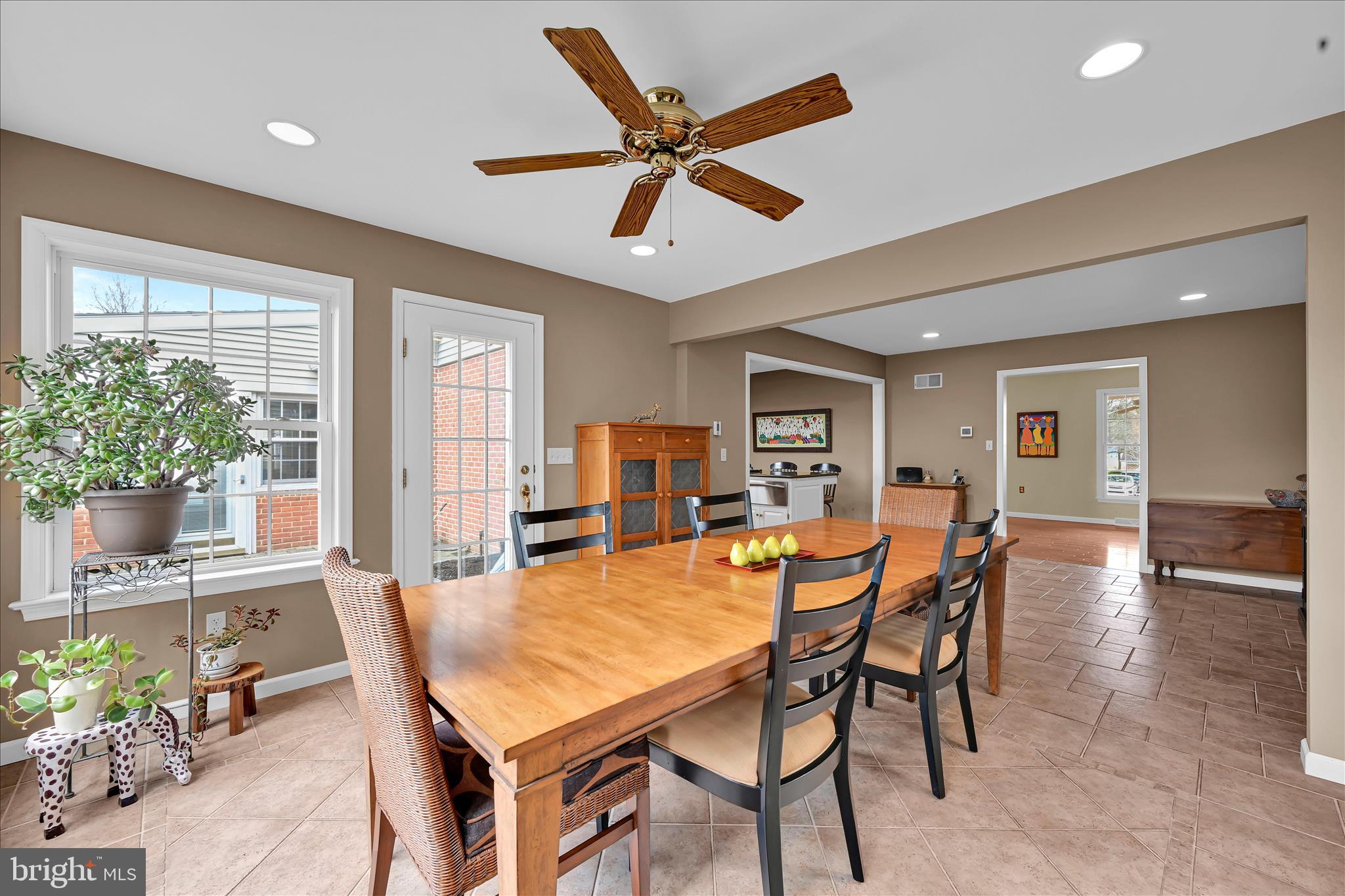 HI VIEW ESTATES - Residential