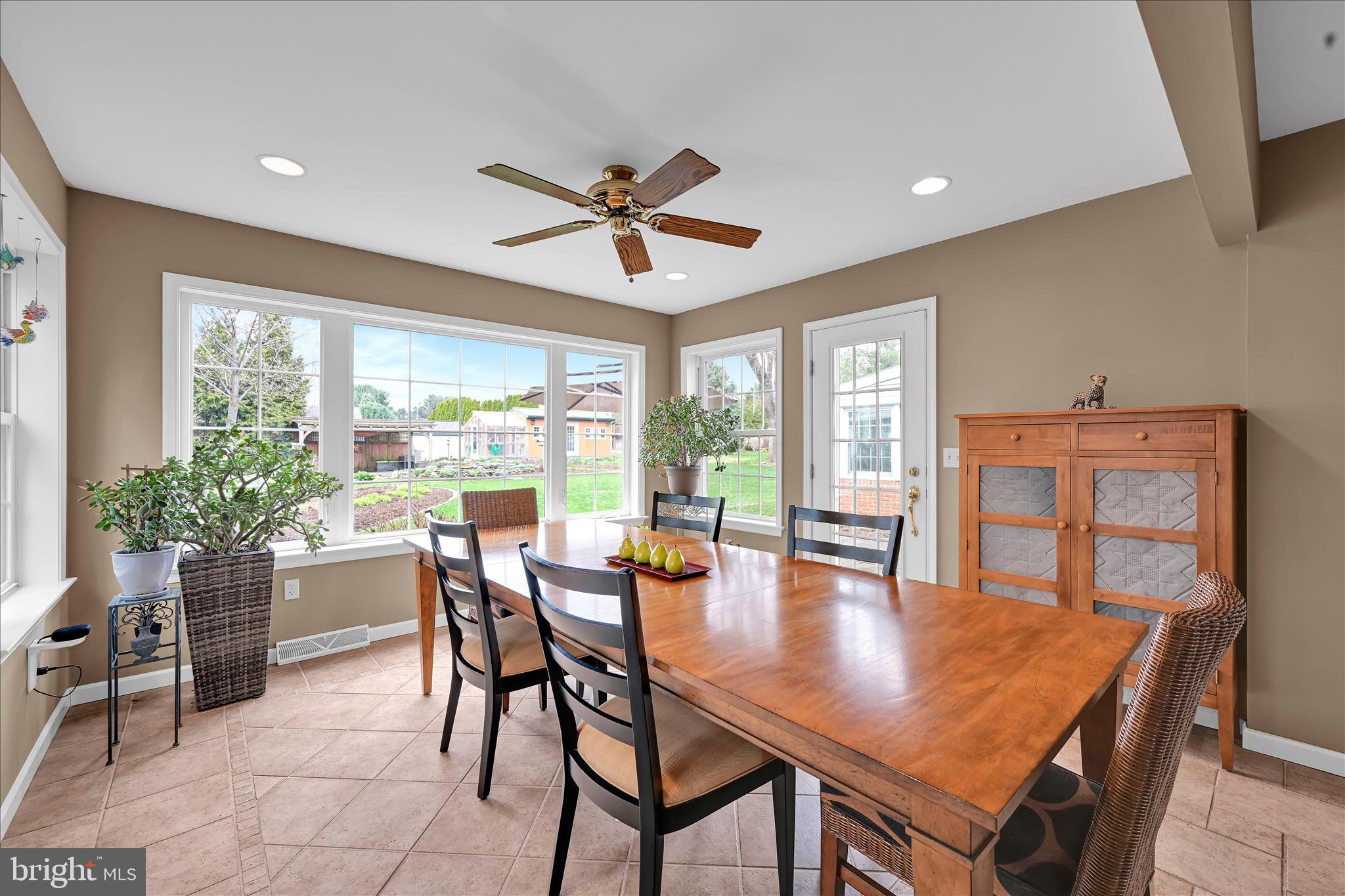 HI VIEW ESTATES - Residential