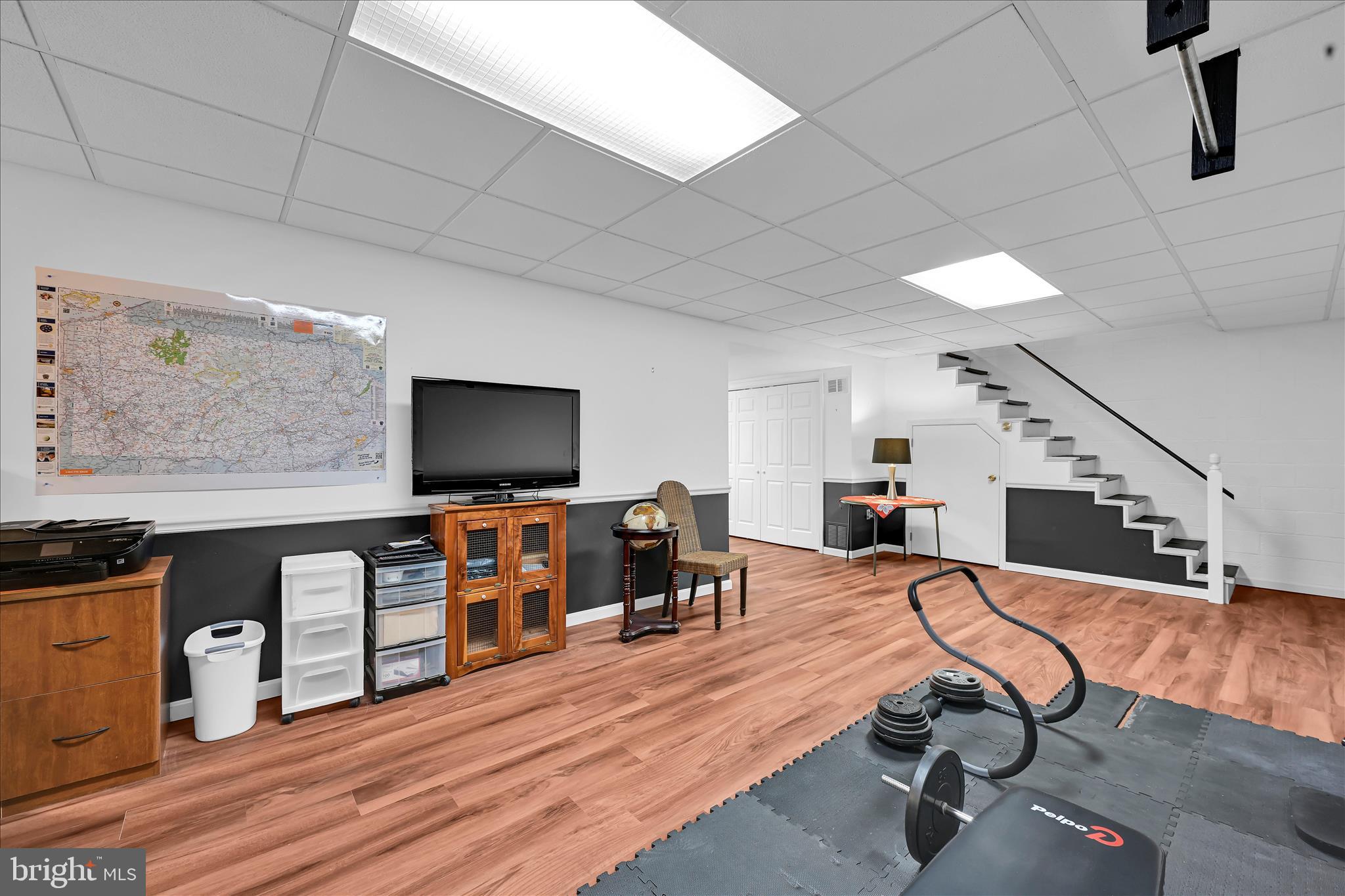 HI VIEW ESTATES - Residential