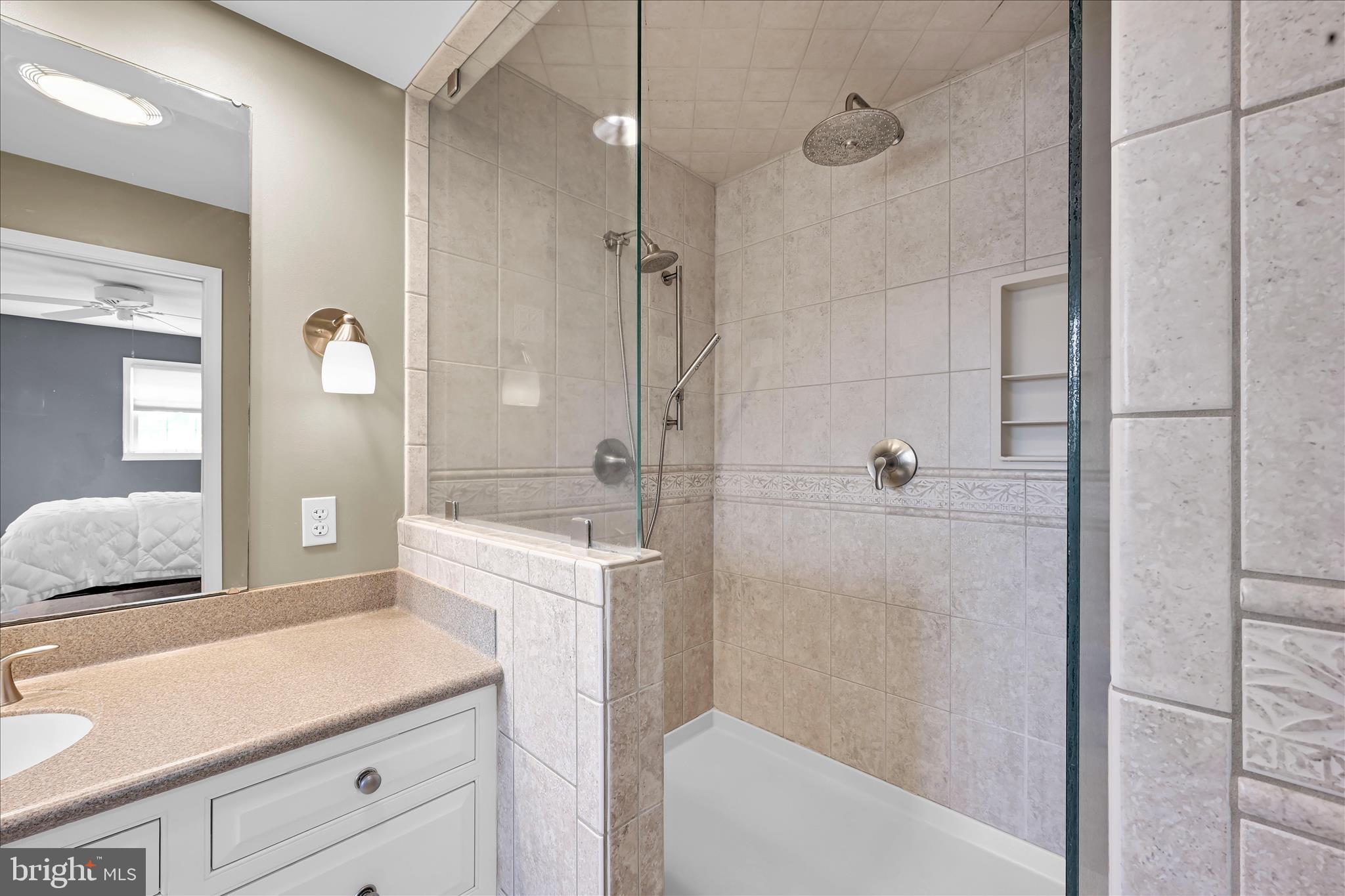 HI VIEW ESTATES - Residential