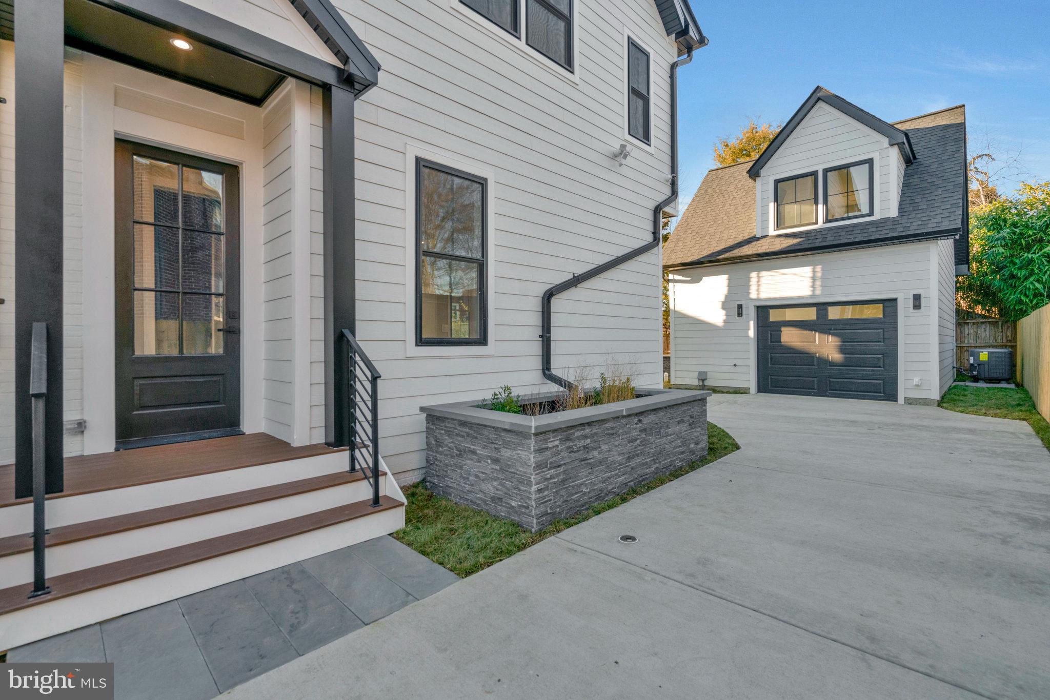 ARLINGTON FOREST - Residential