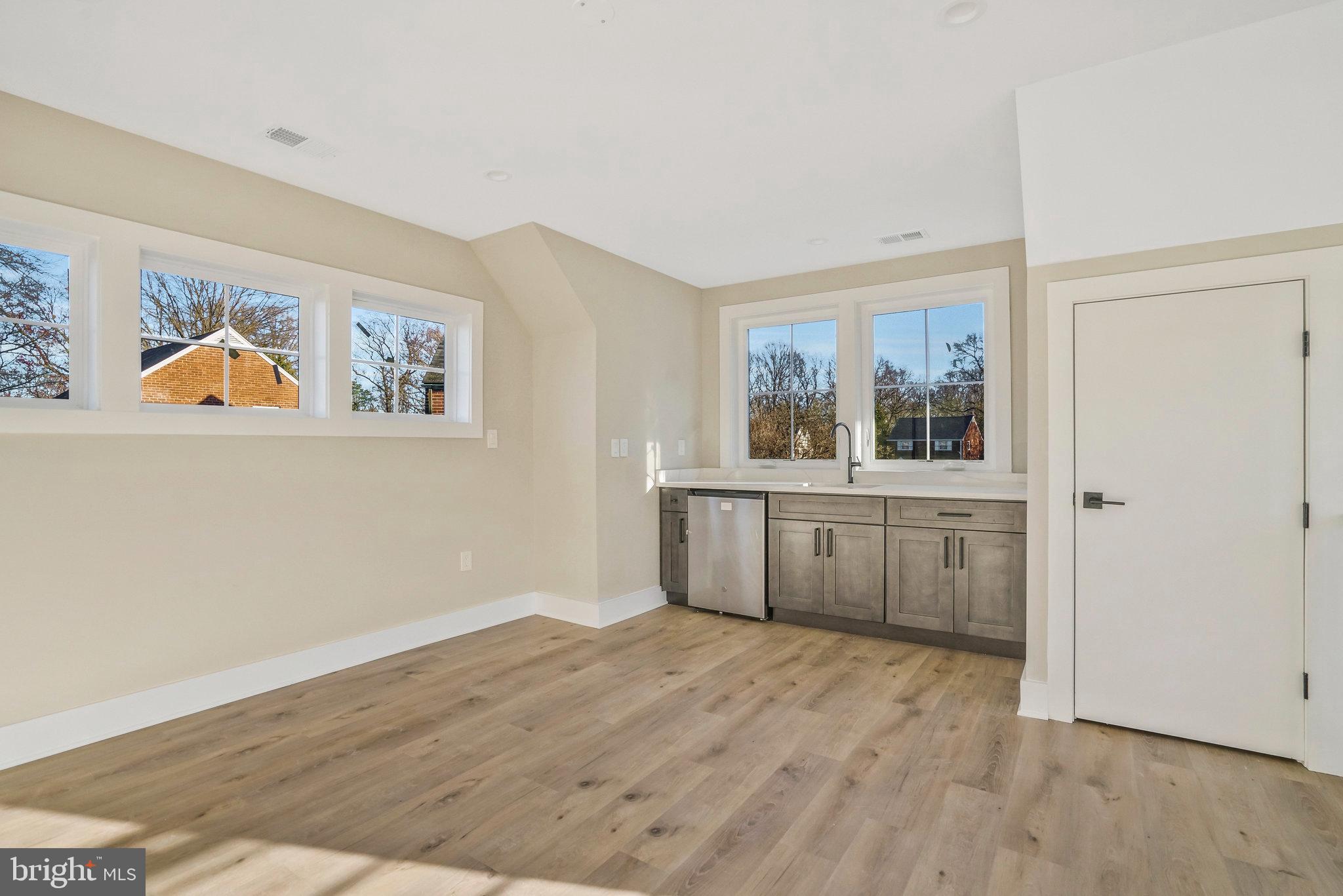 ARLINGTON FOREST - Residential