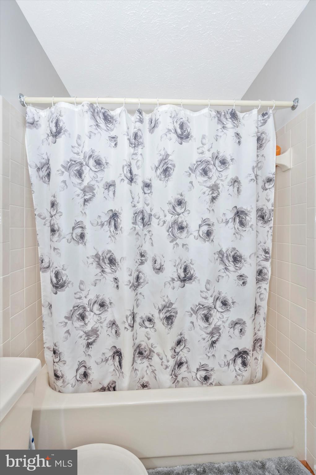 SENECA PARK NORTH - Residential Lease