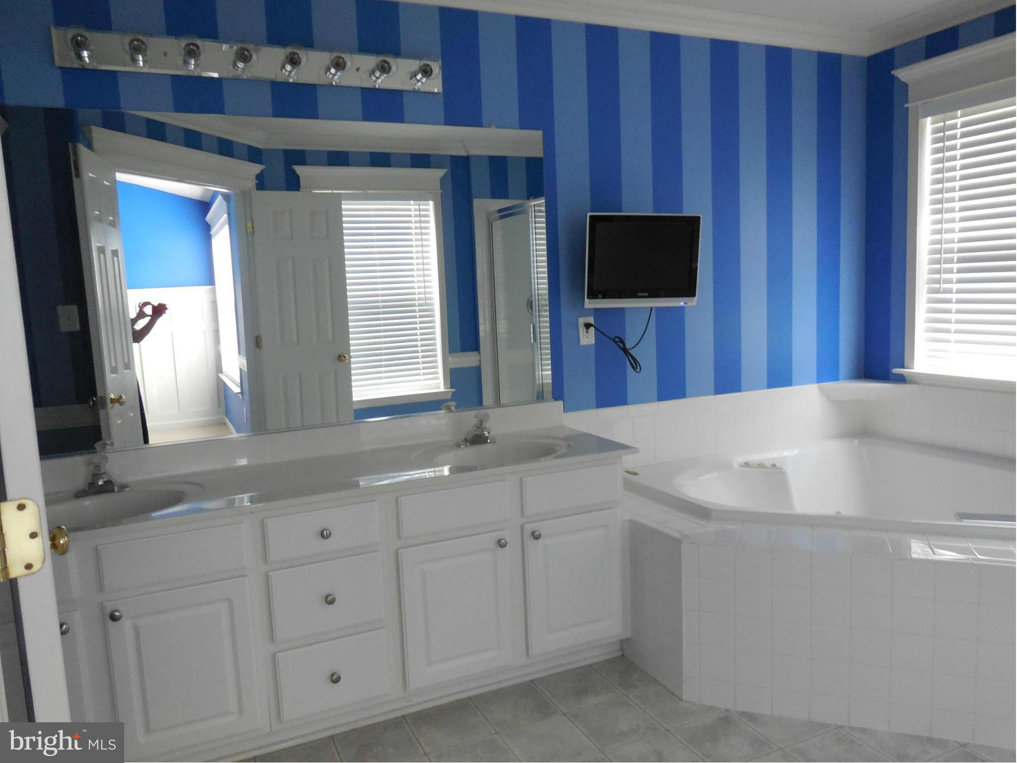 RIVER OAKS - Residential