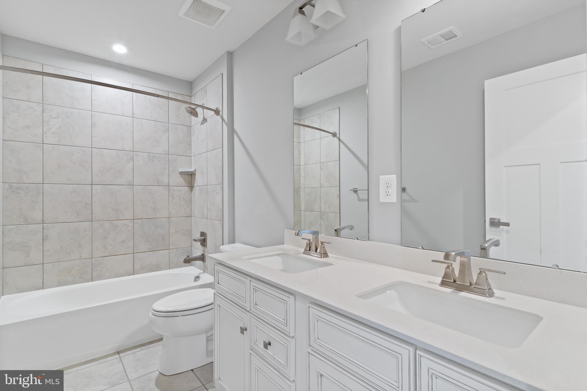 CHRISTOPHER POINTE - Residential