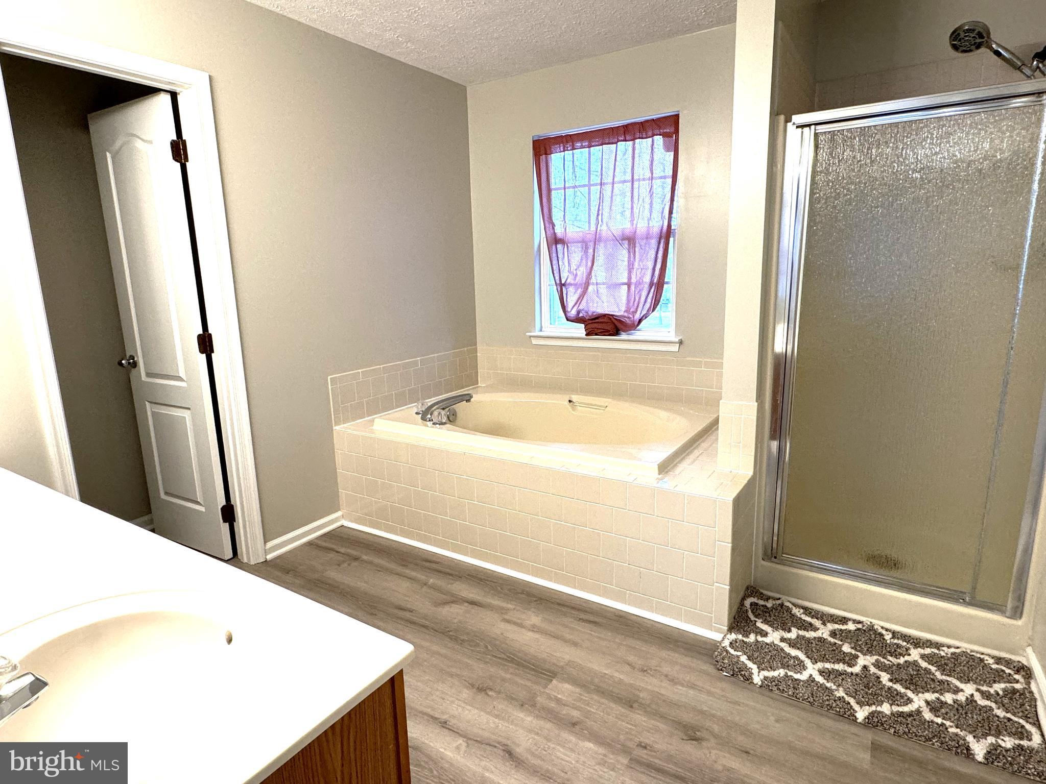 ASHFORD OAKS - Residential