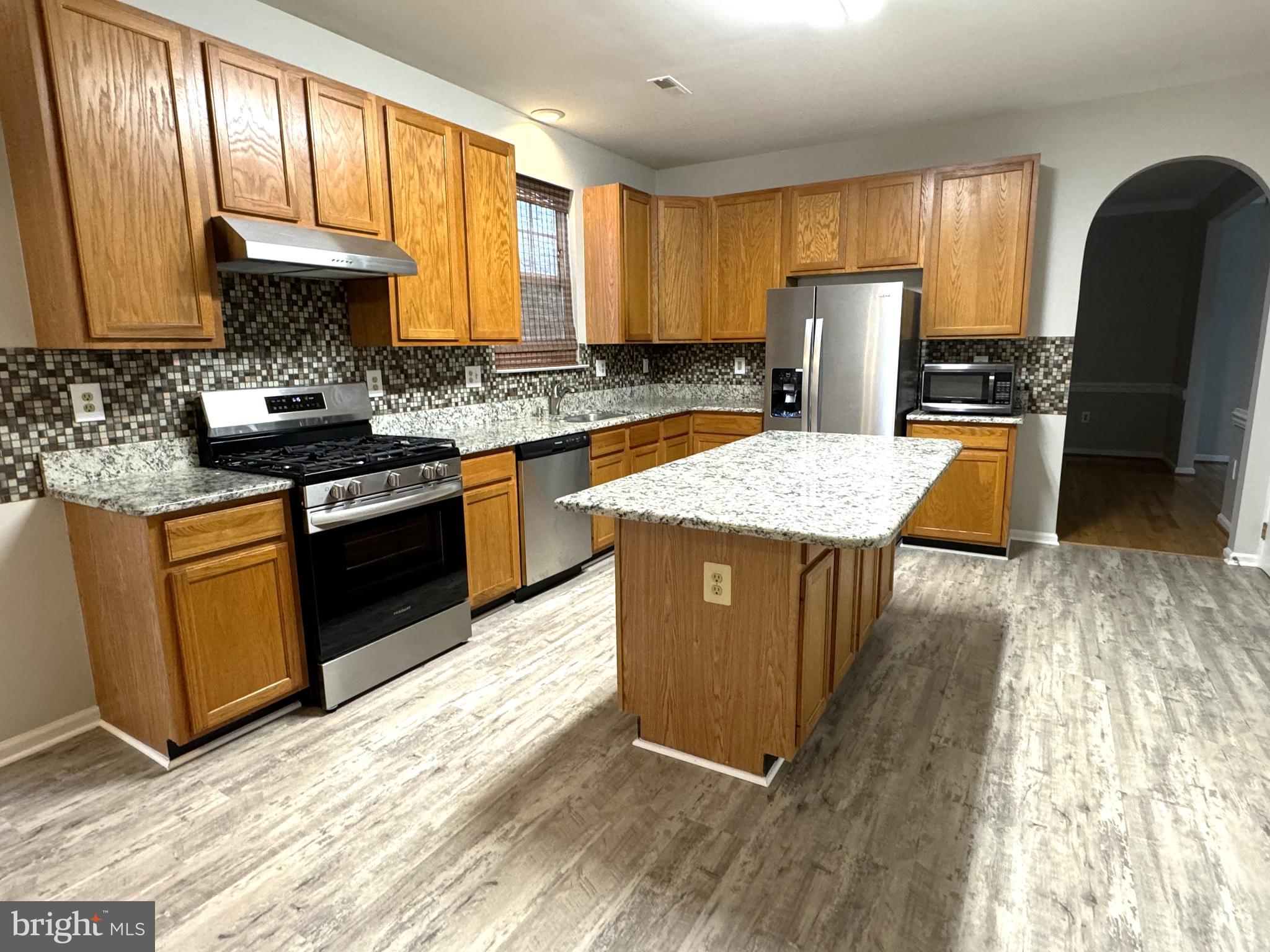 ASHFORD OAKS - Residential