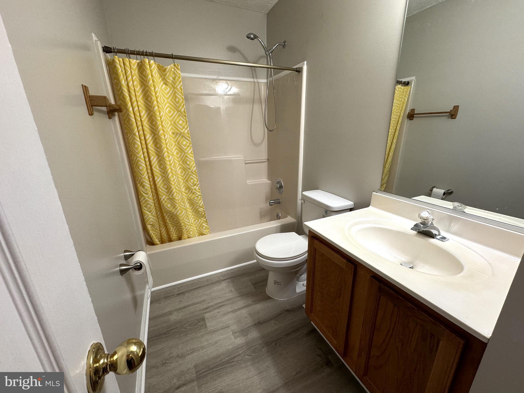 ASHFORD OAKS - Residential