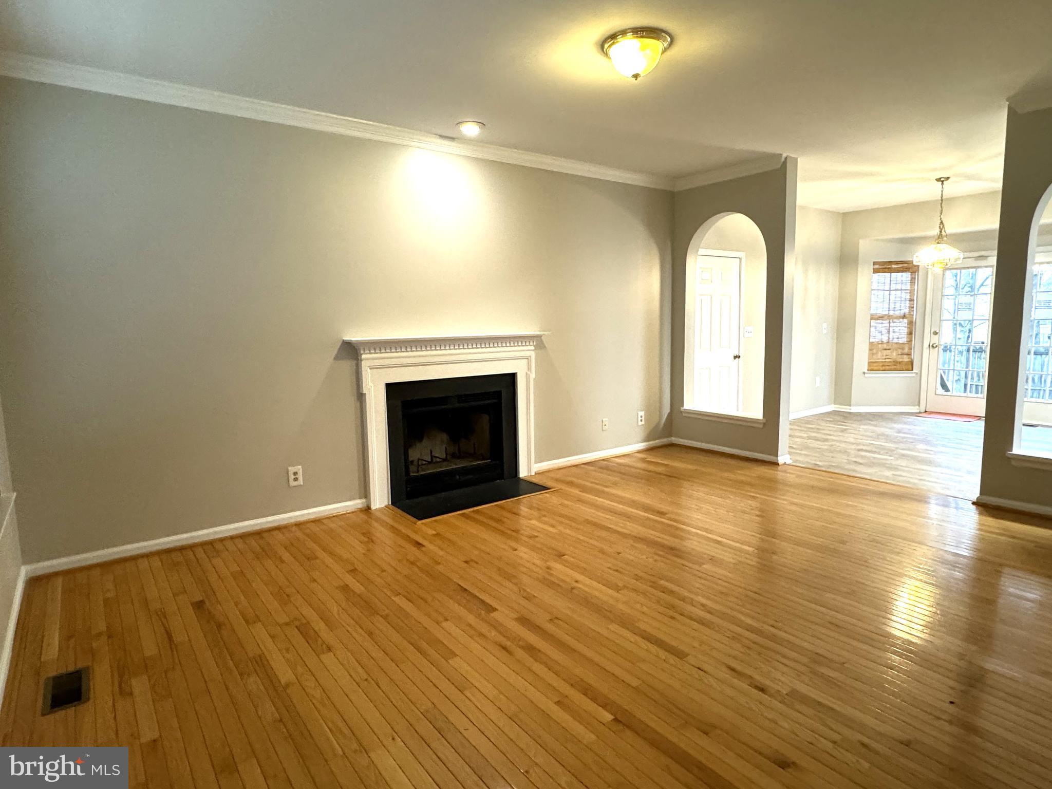 ASHFORD OAKS - Residential