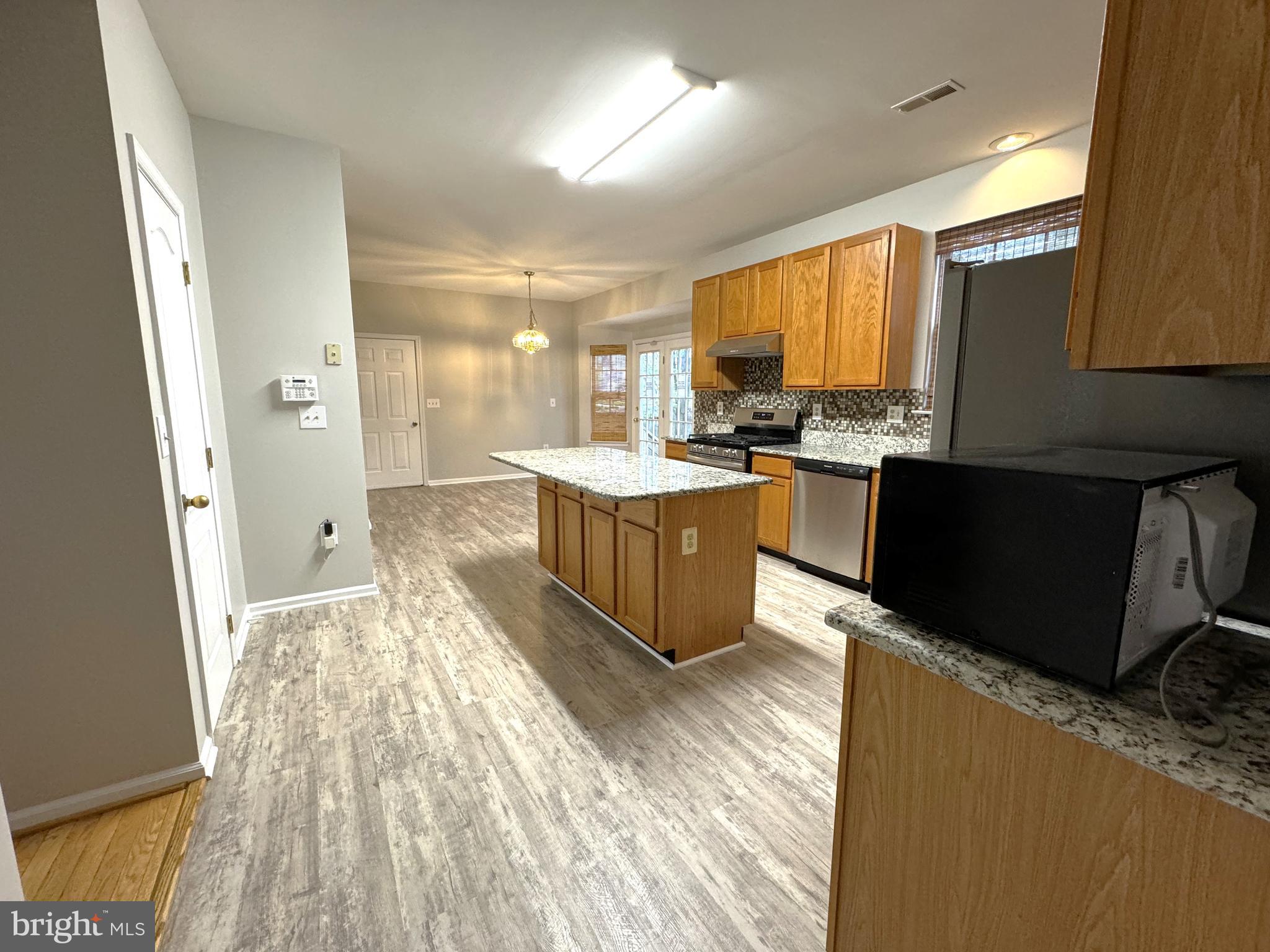 ASHFORD OAKS - Residential