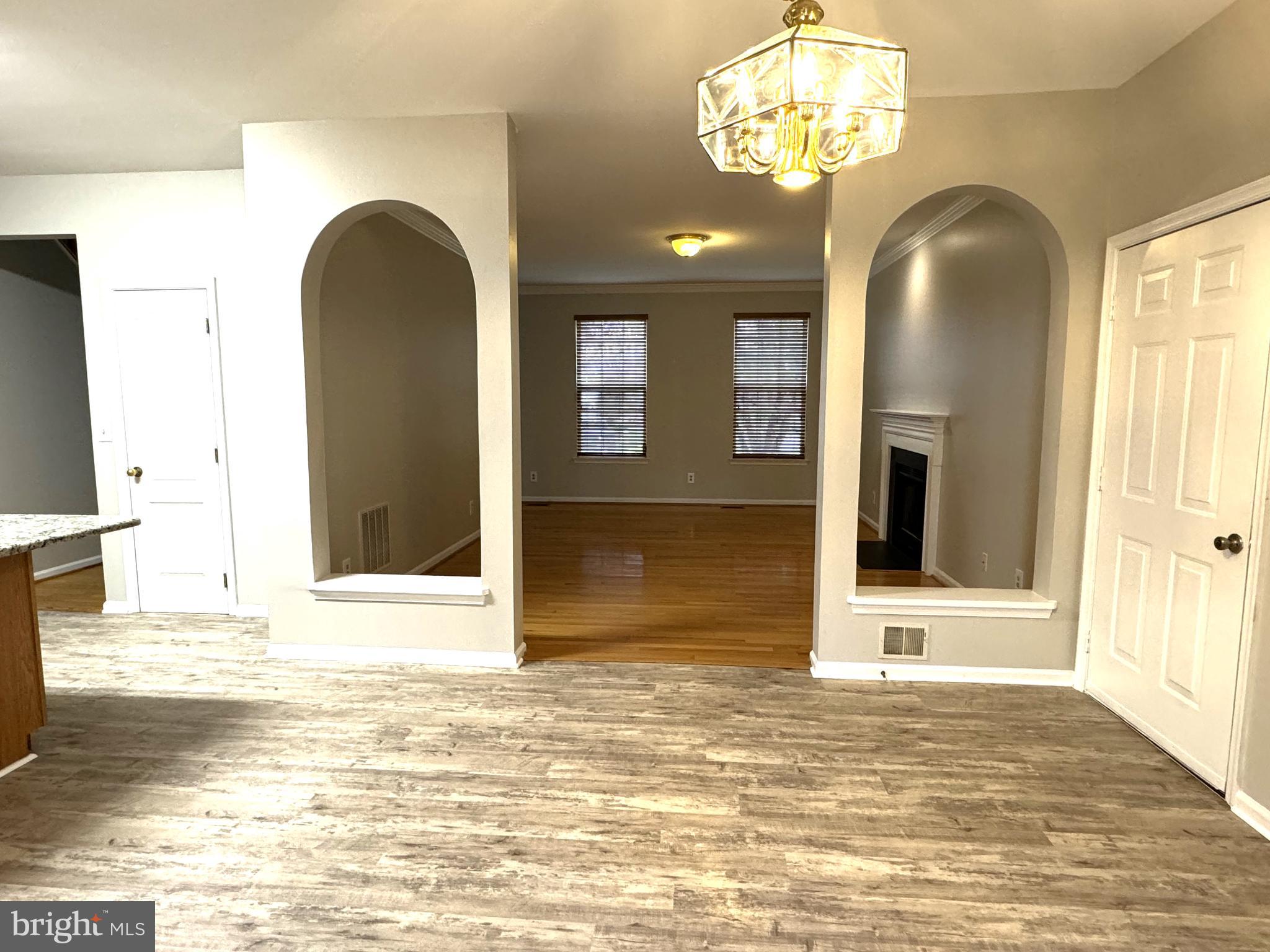 ASHFORD OAKS - Residential