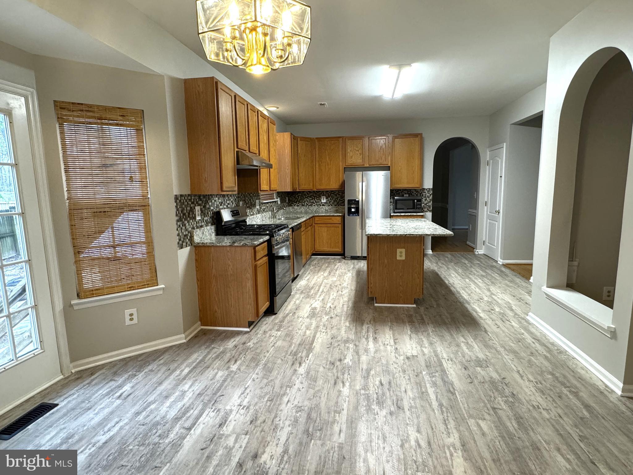 ASHFORD OAKS - Residential