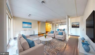 HUNTINGTON CLUB - Residential