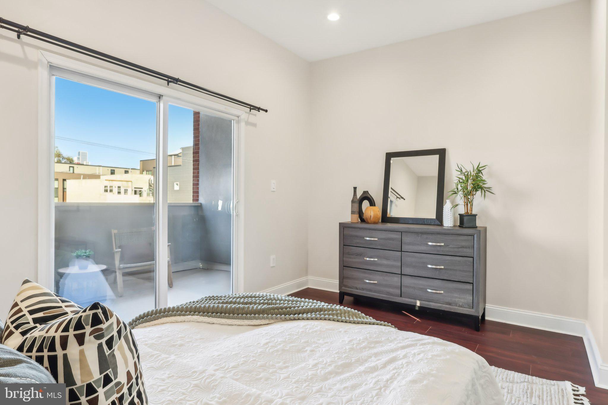 POINT BREEZE - Residential