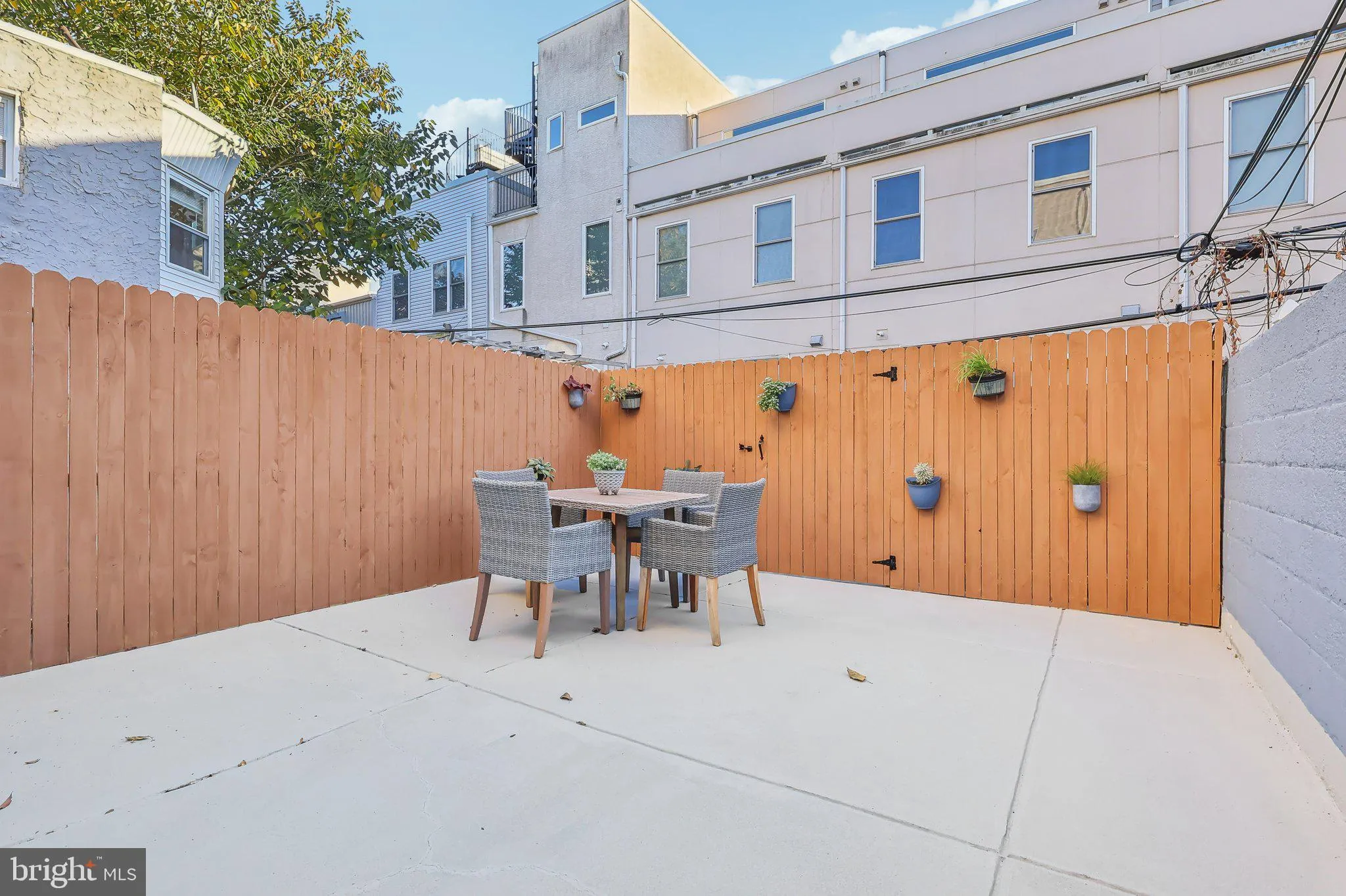 Philadelphia, Pennsylvania 19146, United States, 4 Bedrooms Bedrooms, ,4 BathroomsBathrooms,Residential,Pending,38778