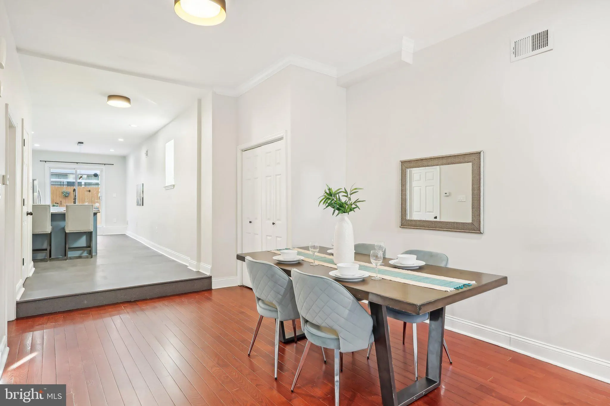 Philadelphia, Pennsylvania 19146, United States, 4 Bedrooms Bedrooms, ,4 BathroomsBathrooms,Residential,Pending,38778