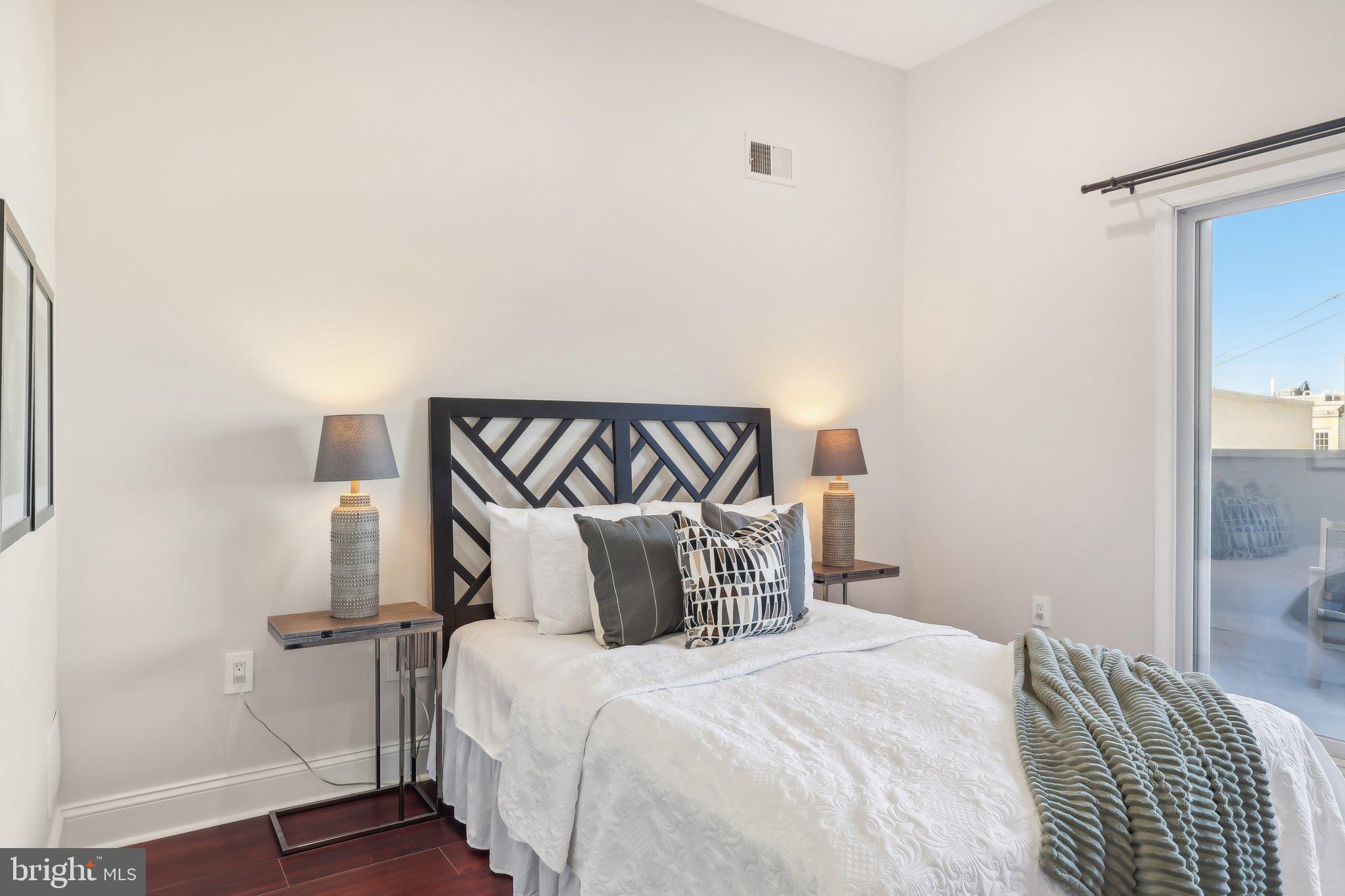 POINT BREEZE - Residential