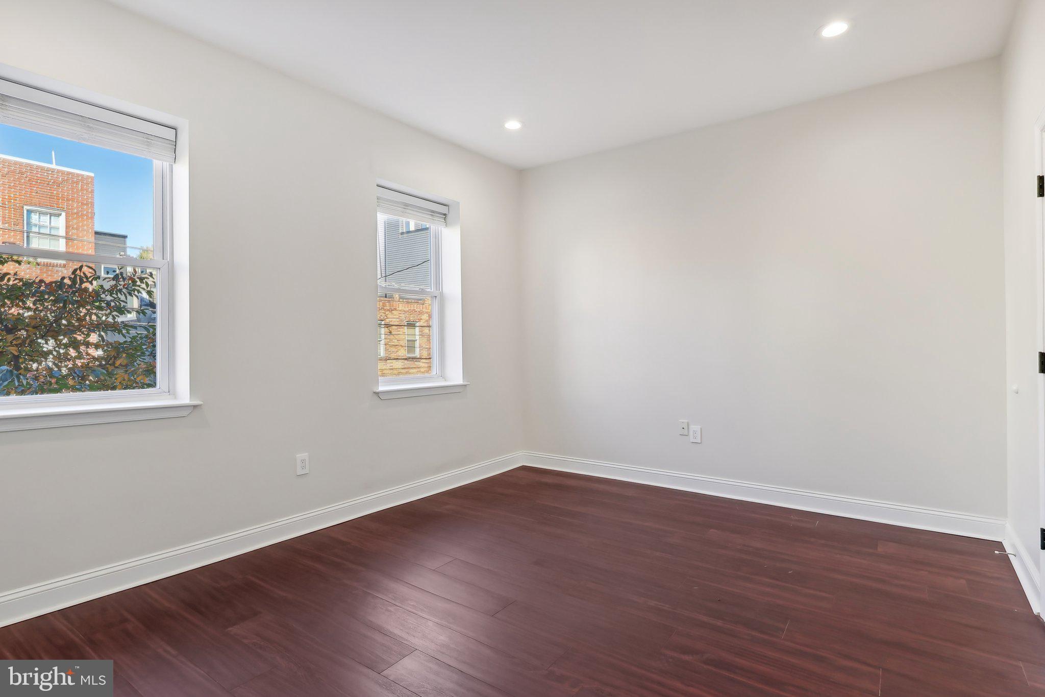 POINT BREEZE - Residential