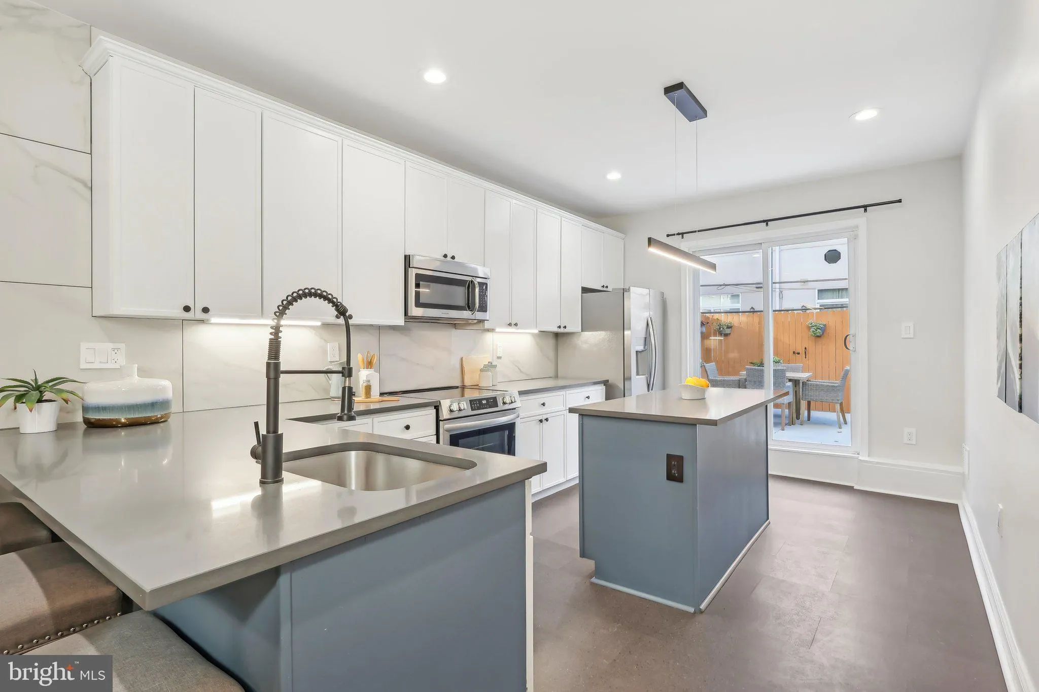 Philadelphia, Pennsylvania 19146, United States, 4 Bedrooms Bedrooms, ,4 BathroomsBathrooms,Residential,Pending,38778