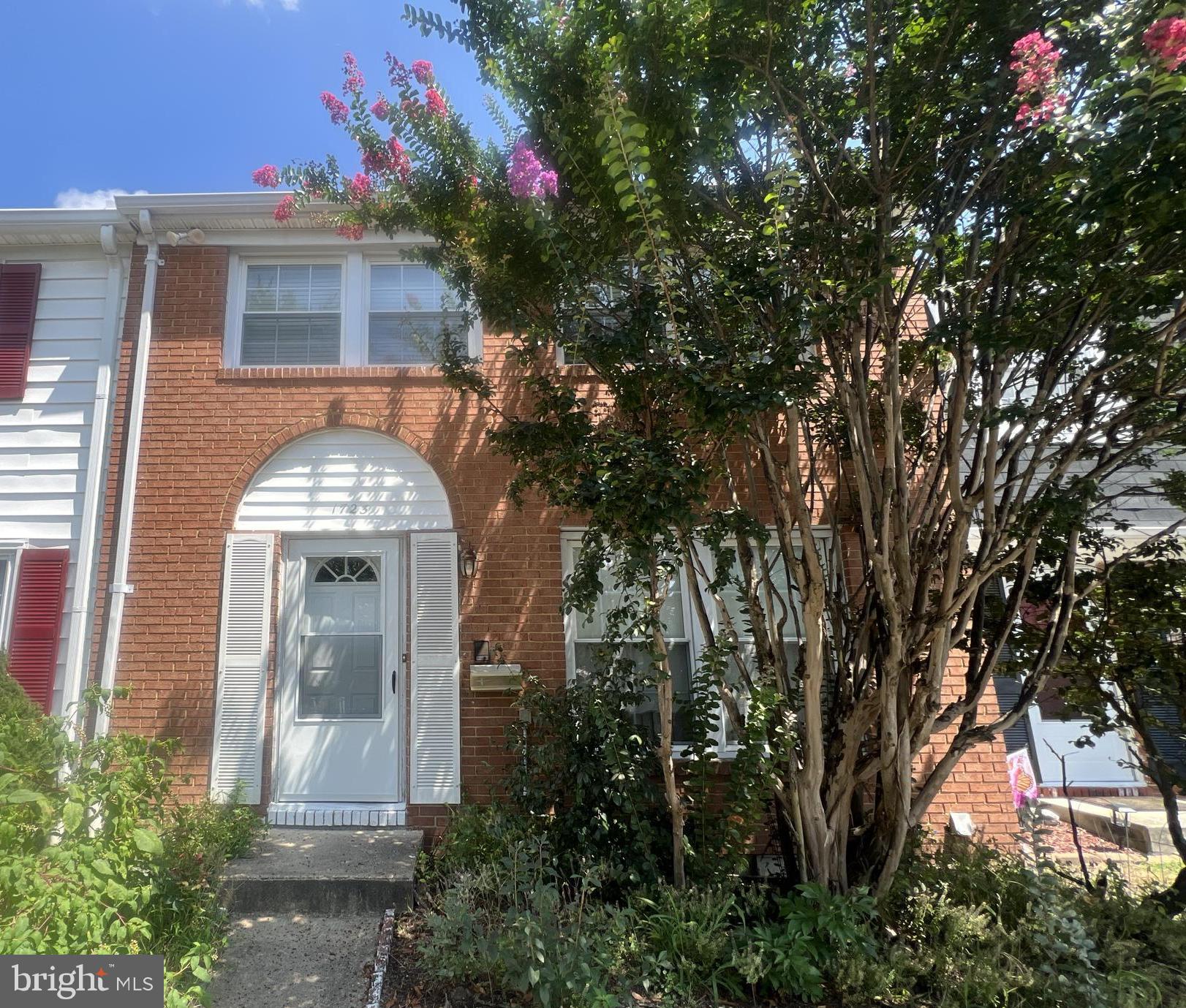 Another great listing in CROFTON TOWNE! A rarely available 3-level townhouse/condominium. 3 full bedrooms, 1 full bathroom, and 2 half bathrooms. Bathroom on each level. Brick front, separate dining area, and a spacious kitchen. A spacious 748 sq ft of basement space awaits you to design to your liking. The finished basement space makes this home a great buy with its full-functioning basement featuring two nice and spacious areas for recreation, a family room, an office, or a game room. Full and functioning basement with a walkout or rear entry into the basement. The home has a rear deck, and it is fully fenced. Lower condo fee and reserved parking #7. Home is fully available to show anytime. Call the listing agent with any questions you may have or for a tour. Happy Showing!
city with so much charm. An area well known formany athletic amenities, including tennis, swimming, jogging, parks, and surrounded by a few beautifullakes and bike trails. This interior unit townhouse has 3 bedrooms, 1.5 bathrooms, a spacious kitchen withroom for a dining set, and a formal dining area. A full basement with room for an additional bedroom ifdesired, or an office, home gym, recreational room, and the list goes on. Come make this home yourprivate design center to your liking. 2 reserved parking spaces right in front of the townhouse. Home is fullyavailable to show anytime. Call the listing agent with any questions you may have or for a tour. HappyShowing