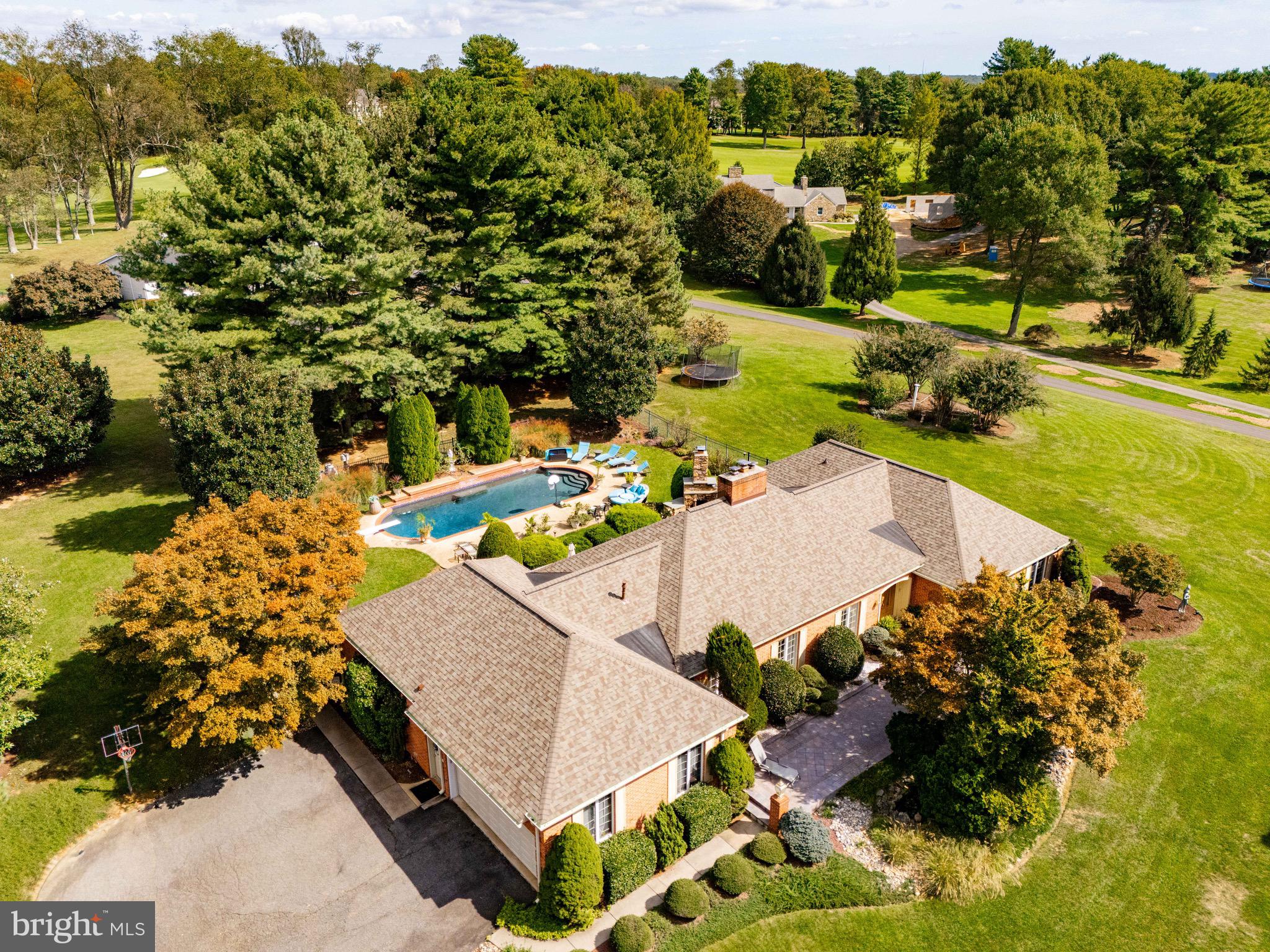 1402 E MACPHAIL ROAD